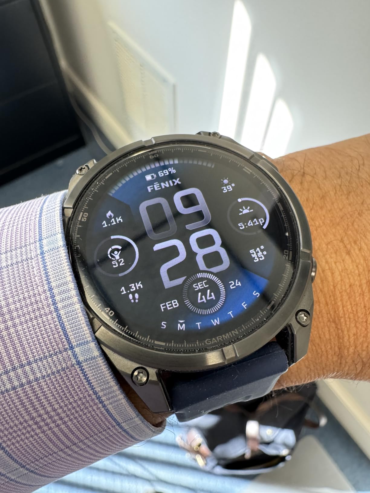 Garmin fenix 8 - 43mm, AMOLED, Sapphire, Premium Multisport GPS Smartwatch, Long-Lasting Battery Life, Dive-Rated, Built-in LED Flashlight, Carbon Gray DLC Titanium with Pebble Gray Band customer photo 1
