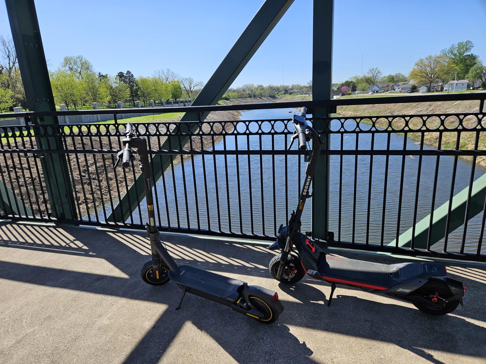 Segway ZT3 Pro Electric Scooter, Up to 24.9 MPH, 43.5-Mile Range, Dual Suspension, Flash Charge, 1600W Peak Motor, Off-Road Scooter for Adults UL Certified (UL2272/2271) customer photo 2