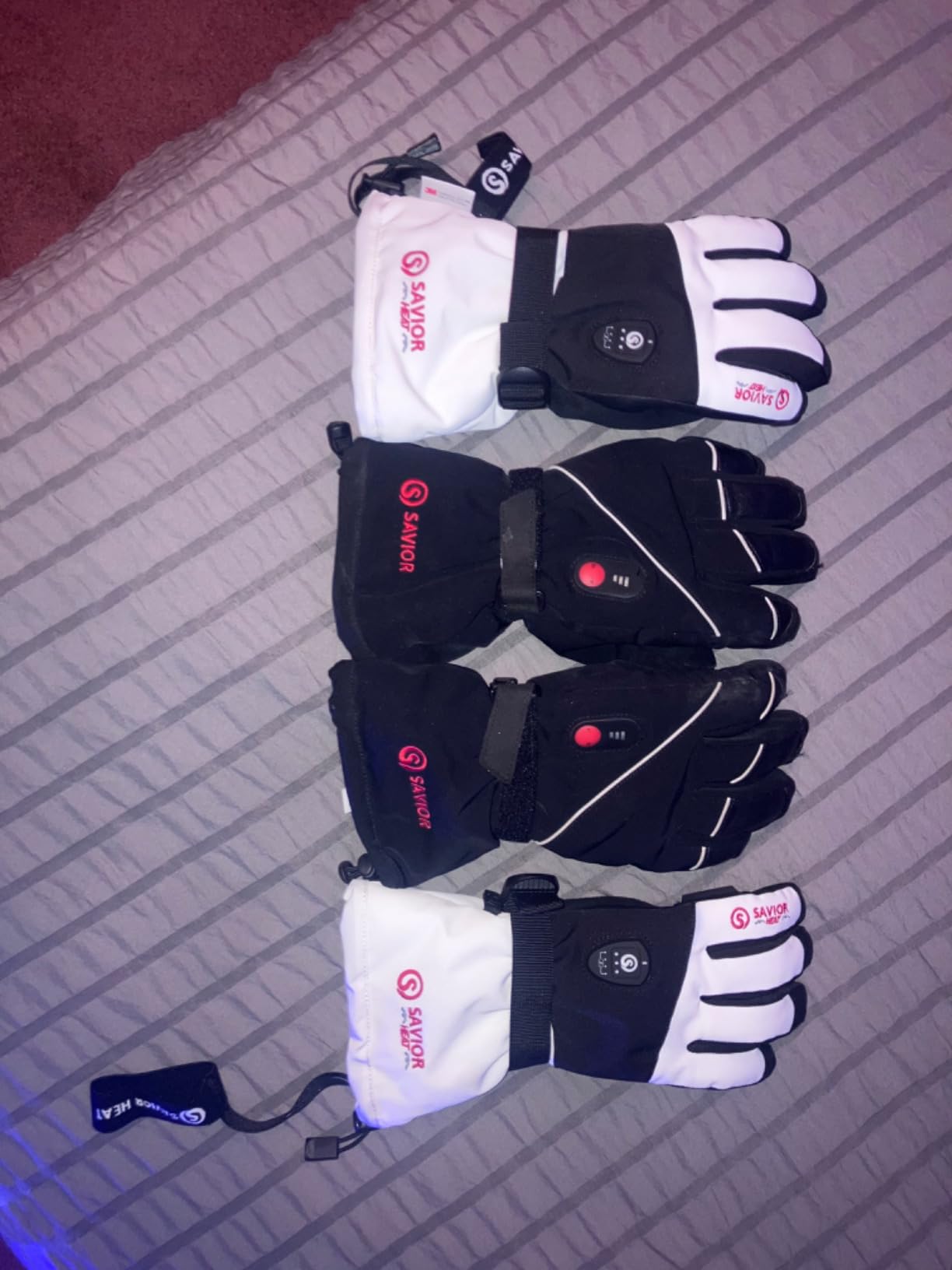 SAVIOR HEAT Heated Ski Gloves 2.0 for Men Women 7.4V 3000mAh Fast Charging Electric Rechargeable Batteries 3M Thinsulate Waterproof Touchscreen Bluetooth App Snowboarding Ice Skating Gloves customer photo 2