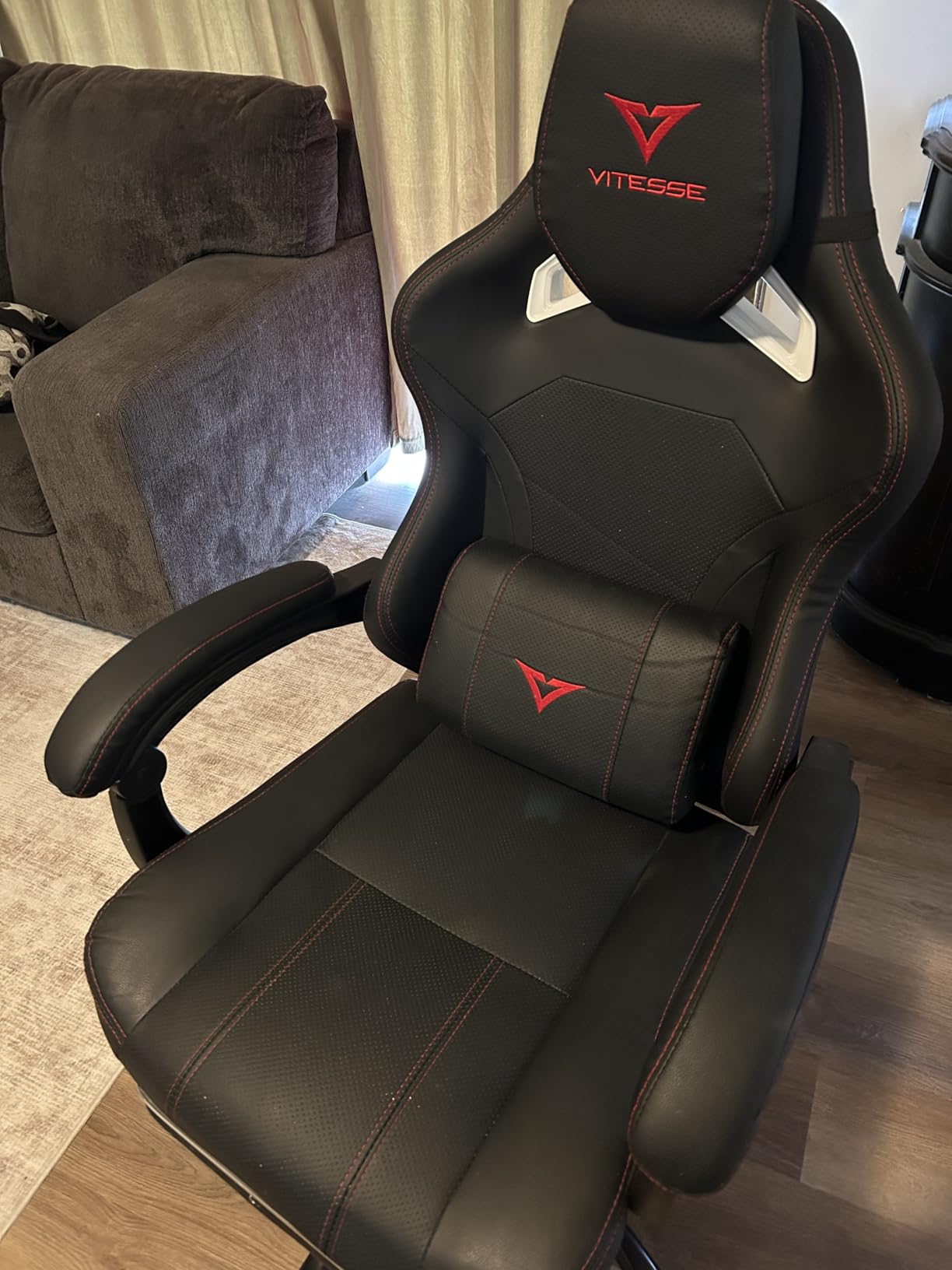VITESSE Big and Tall Gaming Chair 400lb Weight Capacity with Footrest, Ergonomic Video Game Chair for Adults with Oversized Headrest and Lumbar Pillow, Computer Chair Gaming for Office (Black+Red) customer photo 2