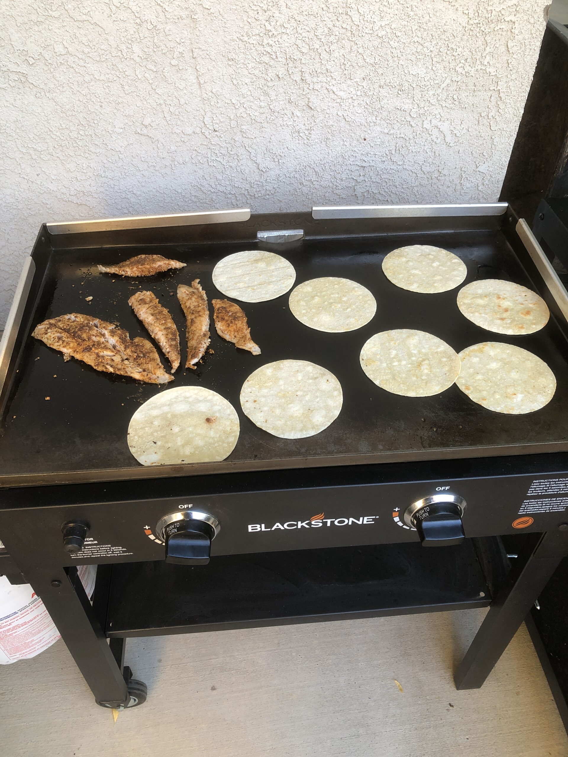 Blackstone Flat Top Gas Grill Griddle 2 Burner Propane Fuelled Rear Grease Management System with hood, Hood, Powder Coated Black, 1517 customer photo 1