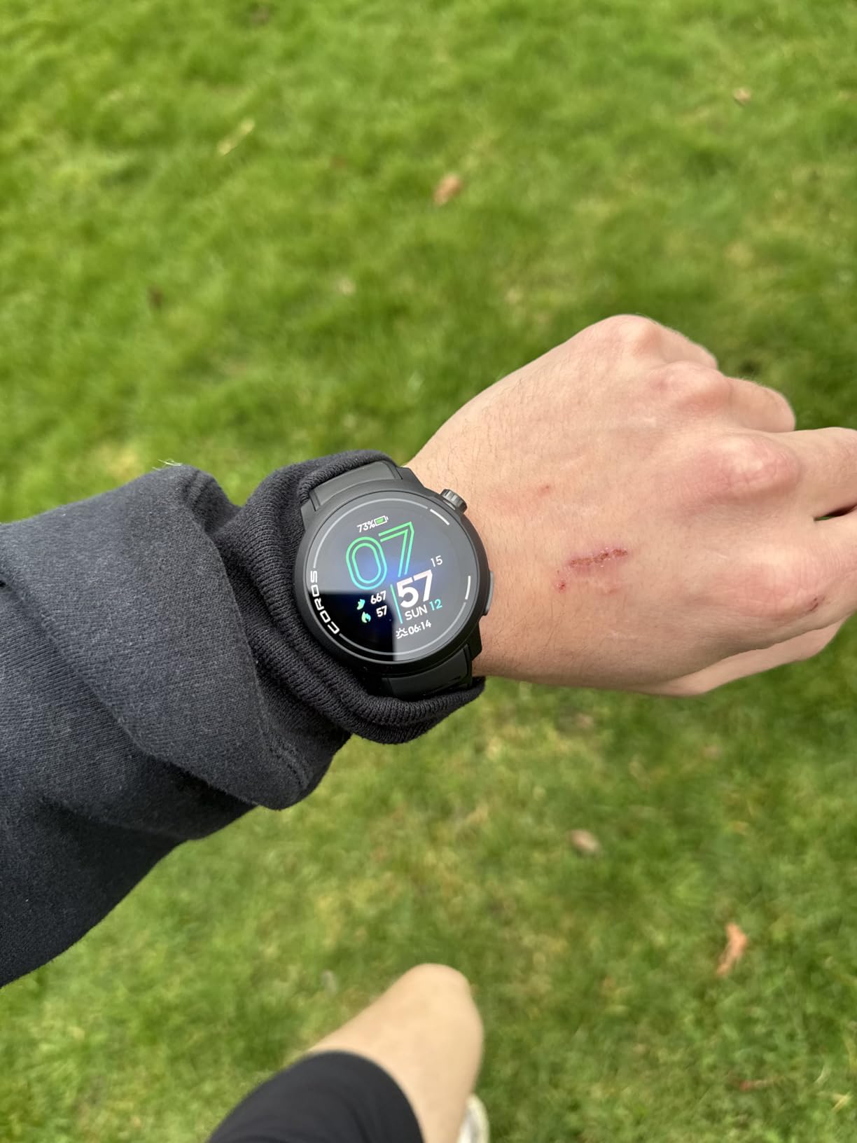 COROS PACE Pro GPS Sport Watch, 1.3-inch AMOLED Touchscreen, Fastest in Class Processor, 20 Days Battery Life, Navigation with Global Offline Maps, Running - Black customer photo 2