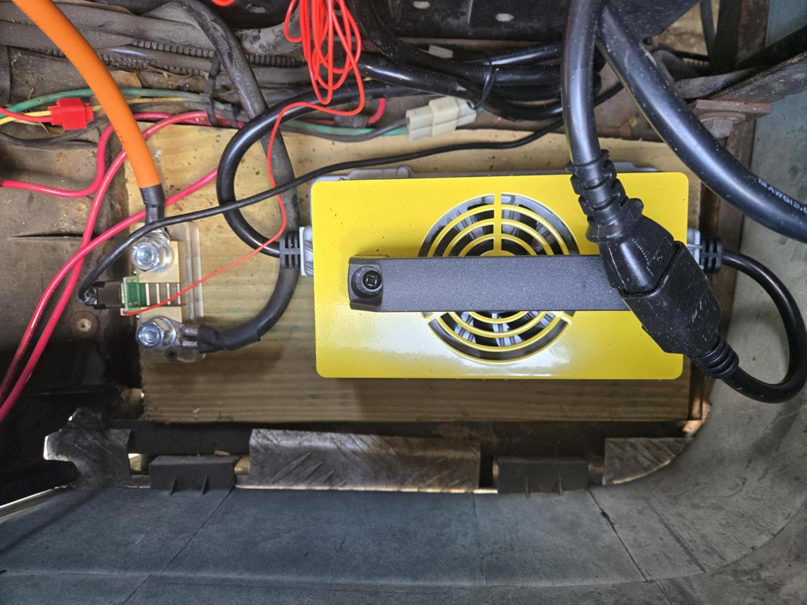 LOSSIGY 48V Lithium Golf Cart Battery, 48 Volt Golf Cart Battery Conversion Kit with Charger&LCD Monitor, Built in 200A Bluetooth BMS, Peak Current 1000A(3-5s), Prefect for Golf Cart RV Solar System customer photo 2