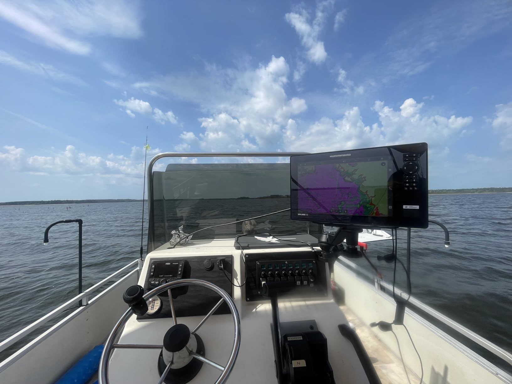 Humminbird XPLORE Series GPS Fish Finder with MEGA Side Imaging+ and HD Touchscreen Display customer photo 1