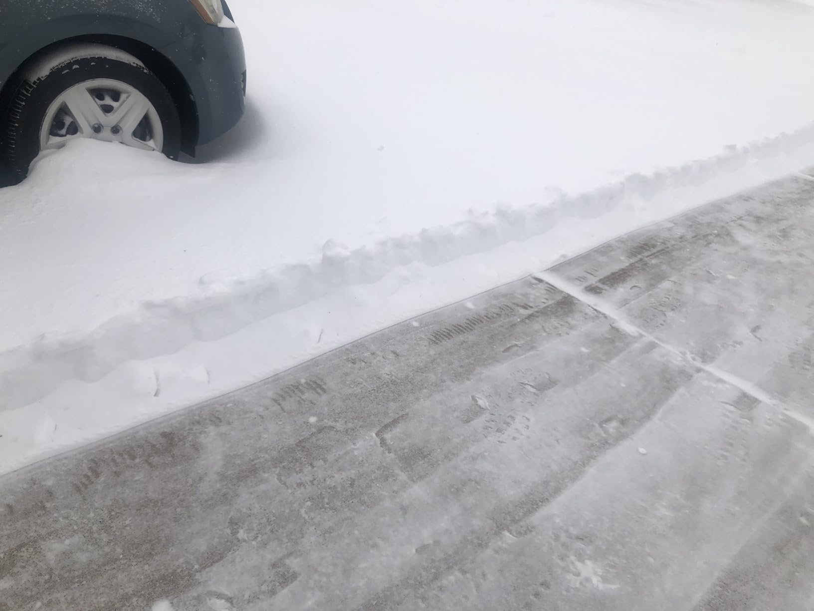 WORX Nitro 40V 12'' Cordless Snow Shovel, Electric Snow Thrower, Brushless Motor & 2 Speed Control, 2 x 4.0 Ah Batteries and Charger Included, WG460 customer photo 2