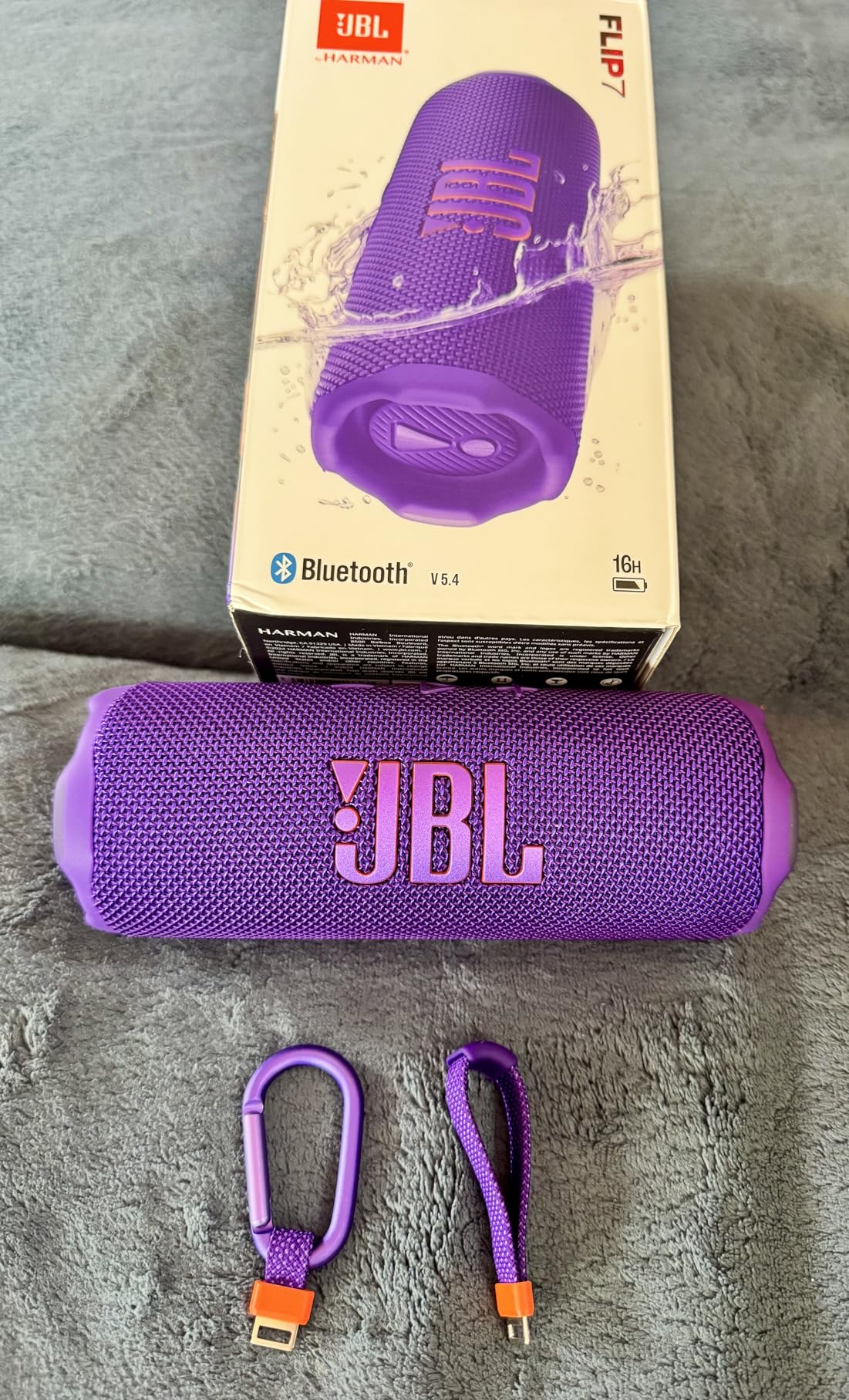 Flip 7 - Portable Waterproof and Drop-Proof Speaker, Bold JBL Pro Sound with AI Boost, 16Hrs of Playtime, and PushLock System with Interchangeable Accessories (Blue) customer photo 1