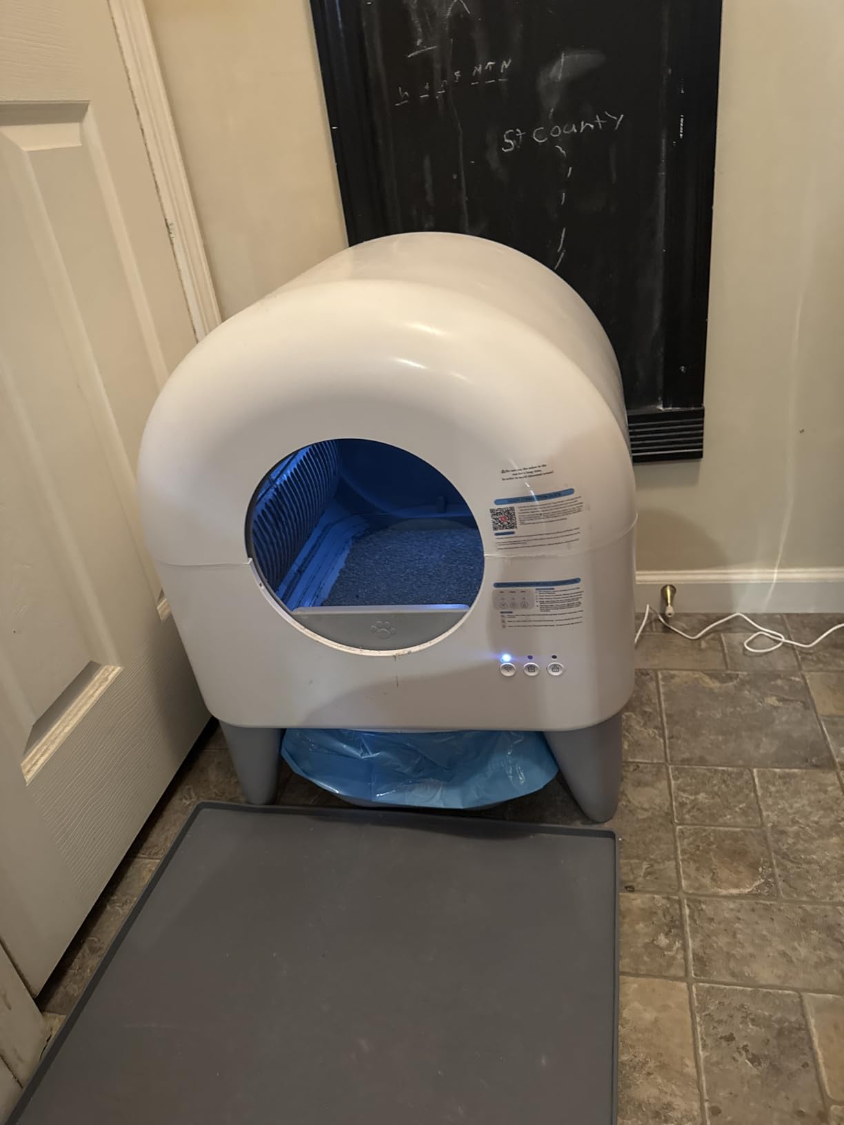 Fumoi Automatic Cat Litter Box Self Cleaning Litter Box Large Capacity for Multiple Cats, App Control with Safety Sensors, Removable Washable Liner, 2 Rolls Garbage Bags, Grey customer photo 1