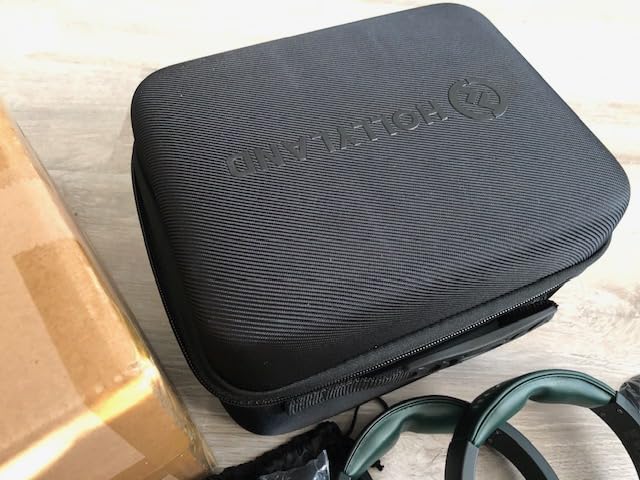 Hollyland Solidcom SE PRO 9-Users ENC Noise Cancellation Wireless Intercom Headset System 1312ft Team Communication with 3.5mm Single Ear Headset for Movie Shoot Live Show (1.9GHz Version) customer photo 1
