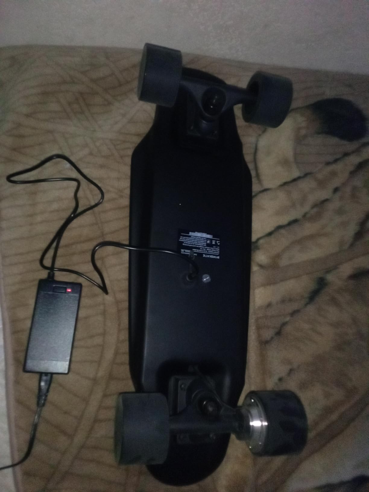 M8 Electric Skateboard with Remote, 15Mph Top Speed,9Miles Range,400 Hub-Motor, Skateboard for Adults & Teens customer photo 1