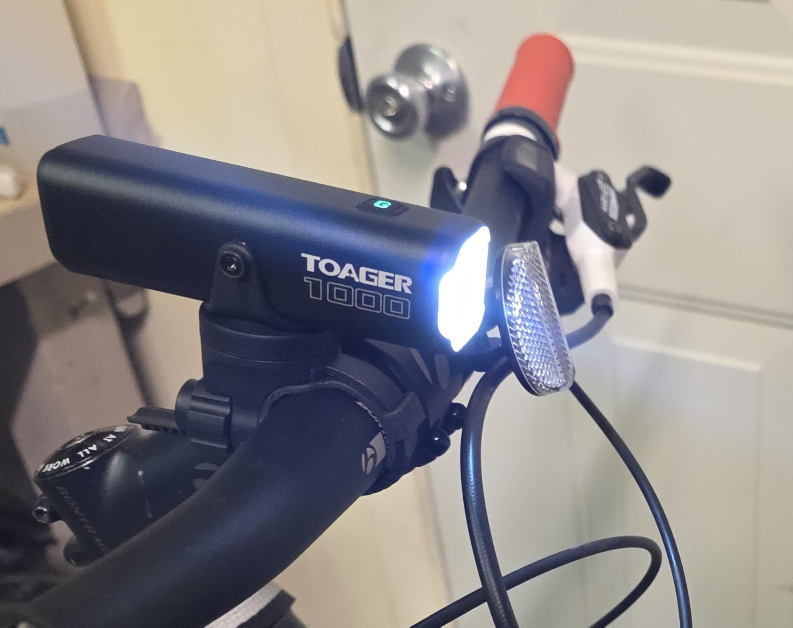 1000 Lumen Bike Light T1000, 4500mAh USB Type-C Rechargeable Bike Headlight, IPX6 Waterproof Bicycle Front Light for Road, Urban, Mountain Night Riding customer photo 1