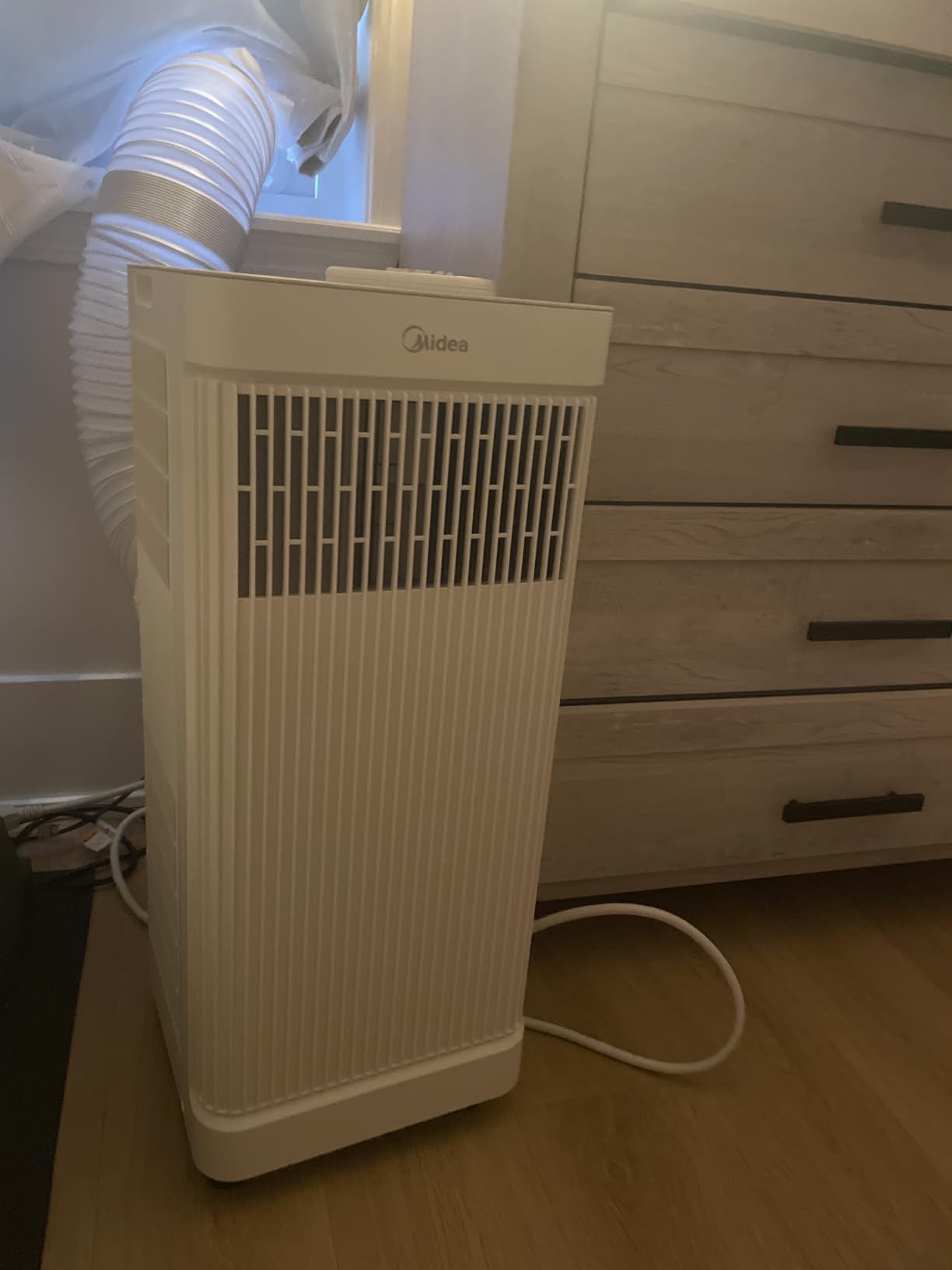 Midea 8,500 BTU ASHRAE (5,000 BTU SACC) Portable Air Conditioner, Smart Control, Cools up to 150 Sq. Ft., with Dehumidifier & Fan mode, Easy-to-use Remote Control & Window Installation Kit Included customer photo 1