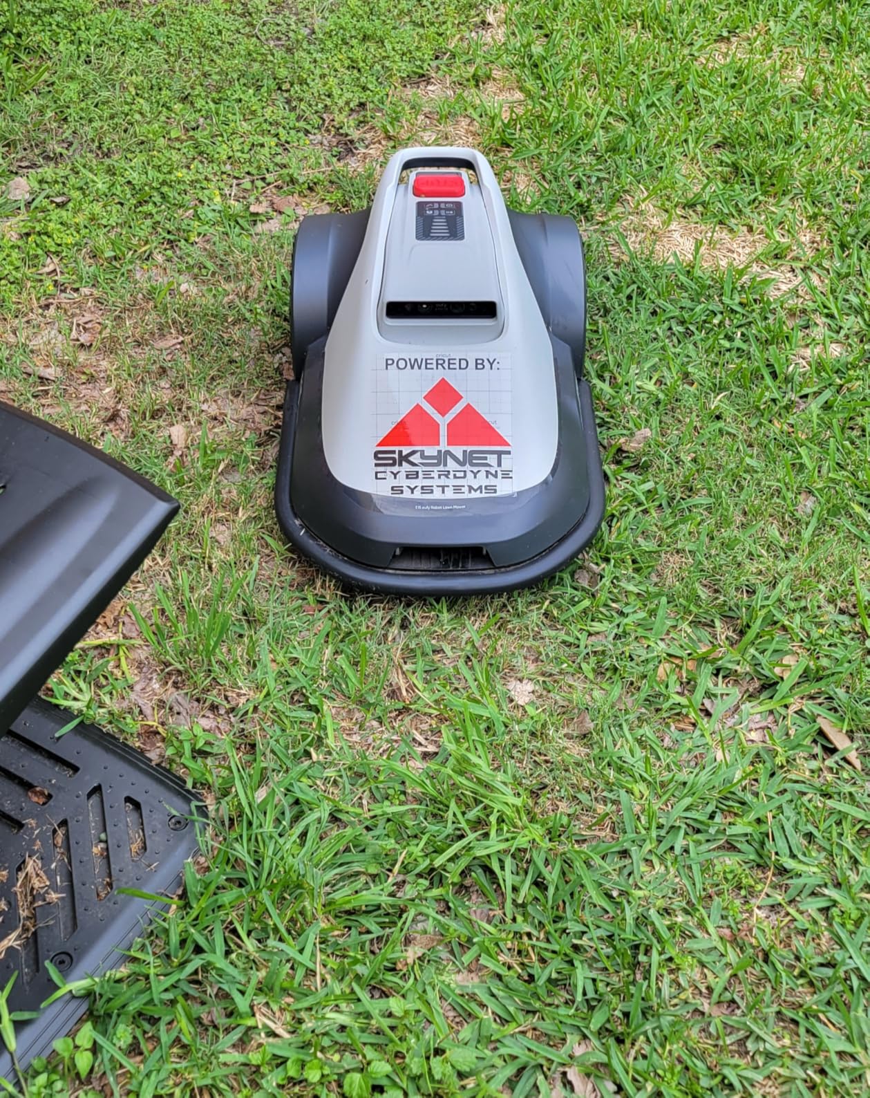 eufy Robot Lawn Mower E15, Auto Mapping, Pure Vision Navigation, Wire Free RTK Free, Multi-Zone Management, AI 3D Obstacle Avoidance, GPS Anti-Theft, 0.2 Acres, 18° Slope, App Control customer photo 1