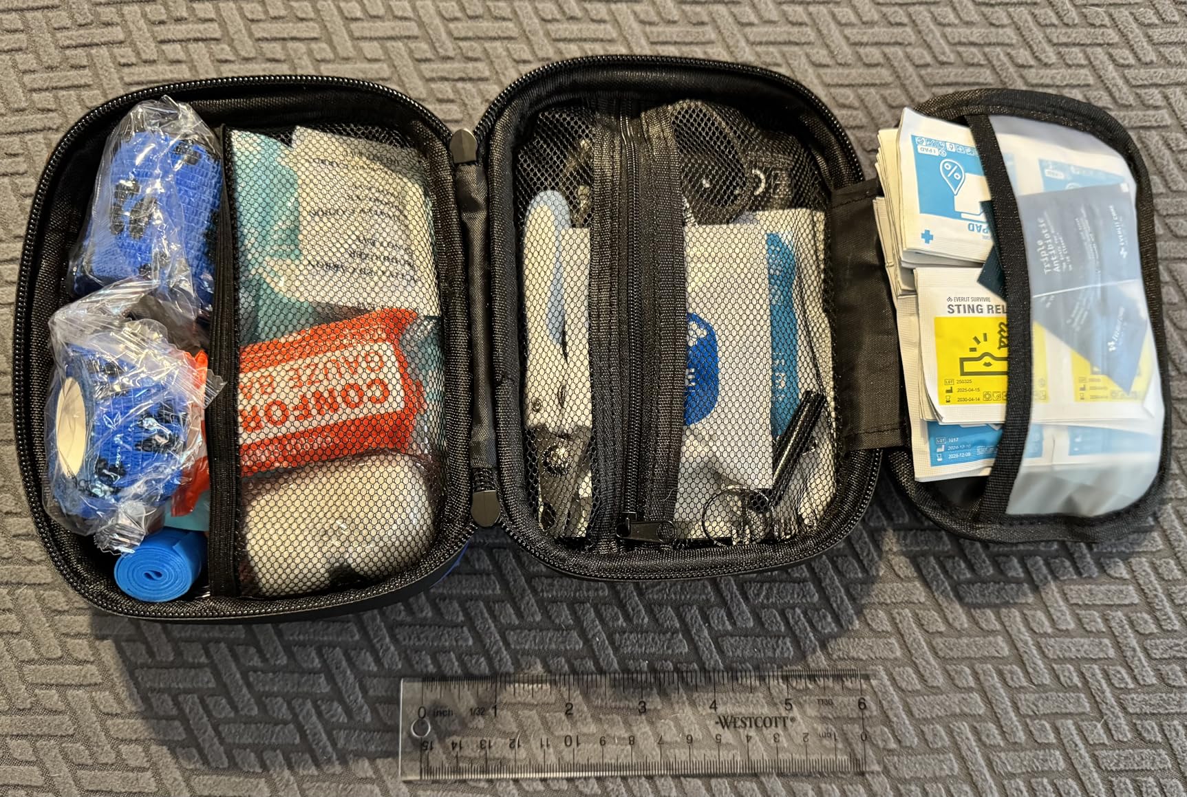 EVERLIT Pet Medic First Aid Kit | 95 Pcs Vet-Approved Medical, Outdoor & Emergency Supplies for Dogs, Cats, Animal Care | Travel-Friendly Compact Bag for Home, Car and Travel (Raven Black) customer photo 2