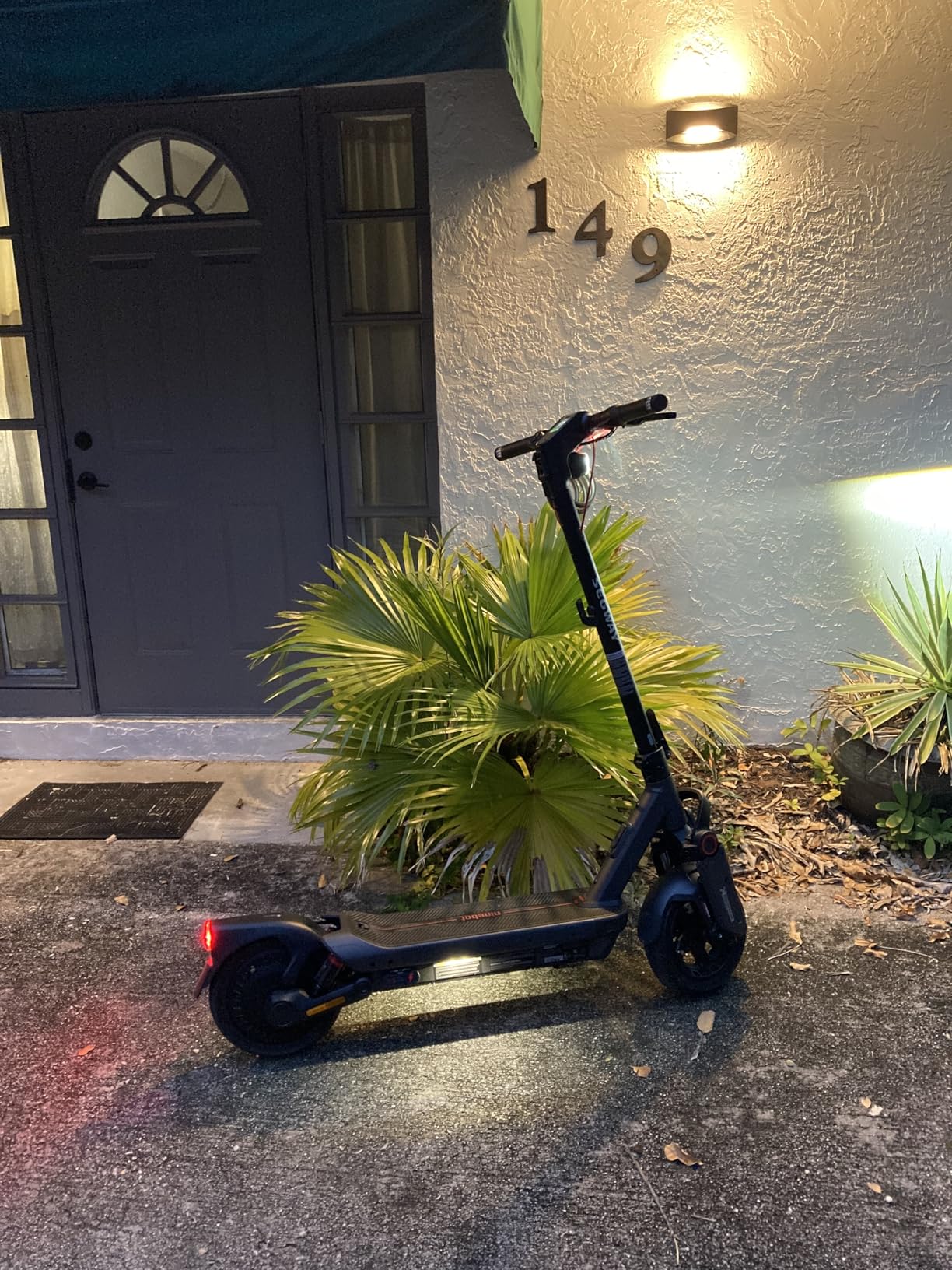 Segway Ninebot MAX Series Electric Scooter (G2/G3), Up to 22-28 MPH, Long Range, Dual Suspension & Braking System customer photo 2