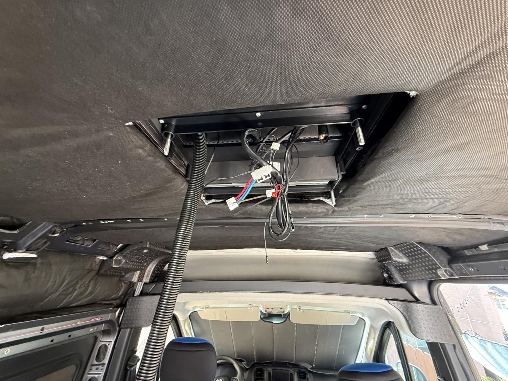 RV Air Conditioner, 12V 10000 BTU Rooftop Air Conditioner for RVs, Trucks, Vans, Campers, Tractor, Low Profile Quiet AC Unit, Battery Powered (w/heater) customer photo 1