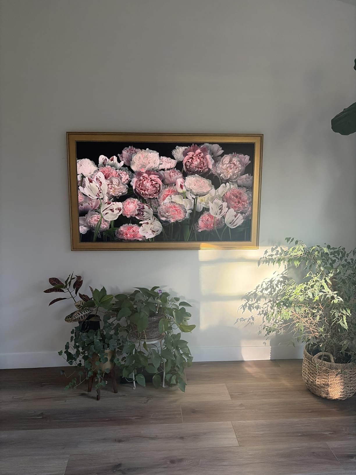 Samsung 65-Inch Class The Frame LS03F 4K QLED Smart TV (2025 Model) Slim Fit Wall Mount, Modern Frame Design, NQ4 AI Gen2 Processor, Art Mode, Artful Picture Quality, Samsung Vision AI, Alexa Built-in customer photo 2