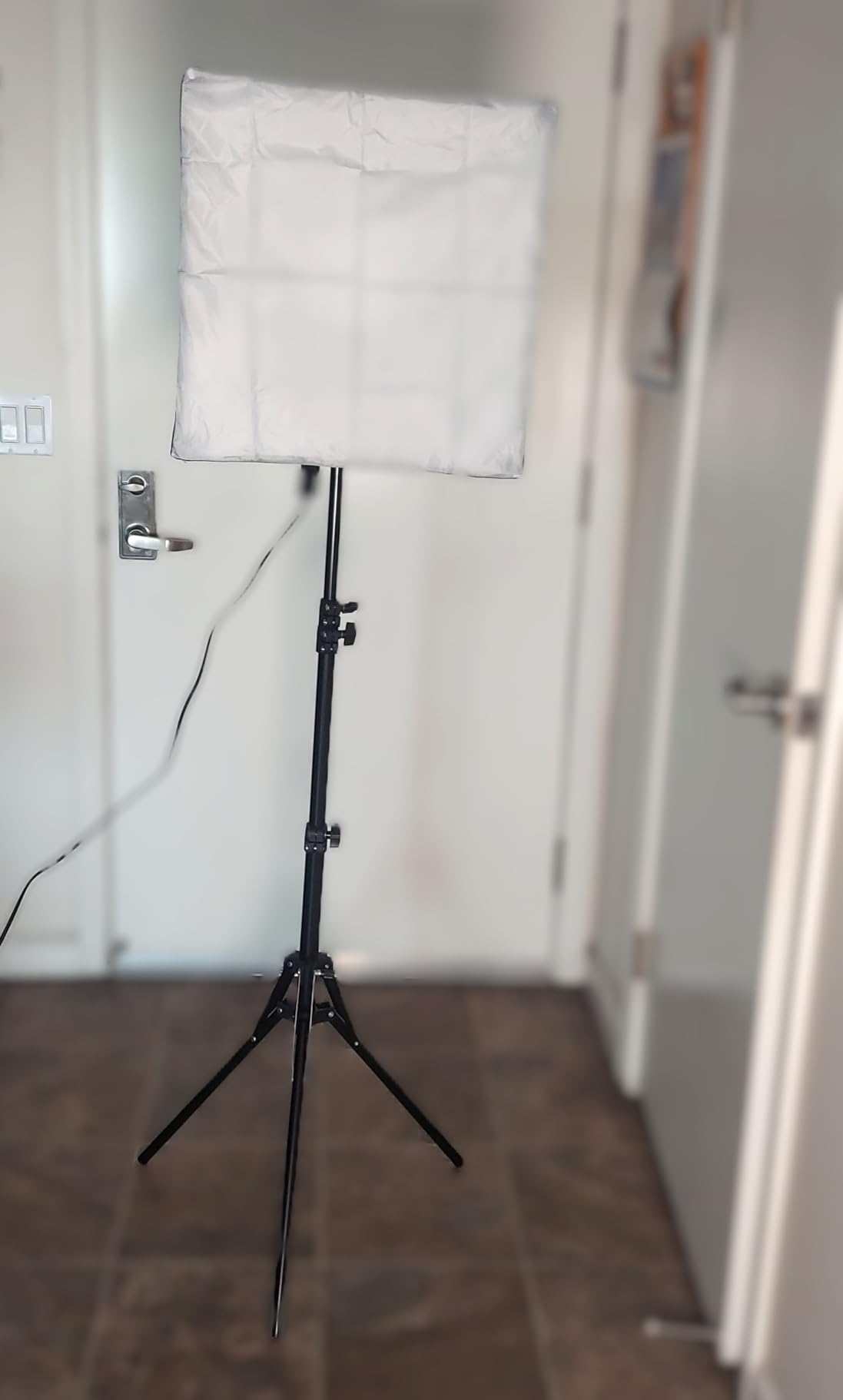 Torjim Softbox Photography Lighting Kit, 20'' x 20'' Professional Softbox Lighting Kit with 85W 3000-7500K LED Bulbs, Studio Lights for Photography/Video Recording/Live Streaming customer photo 2