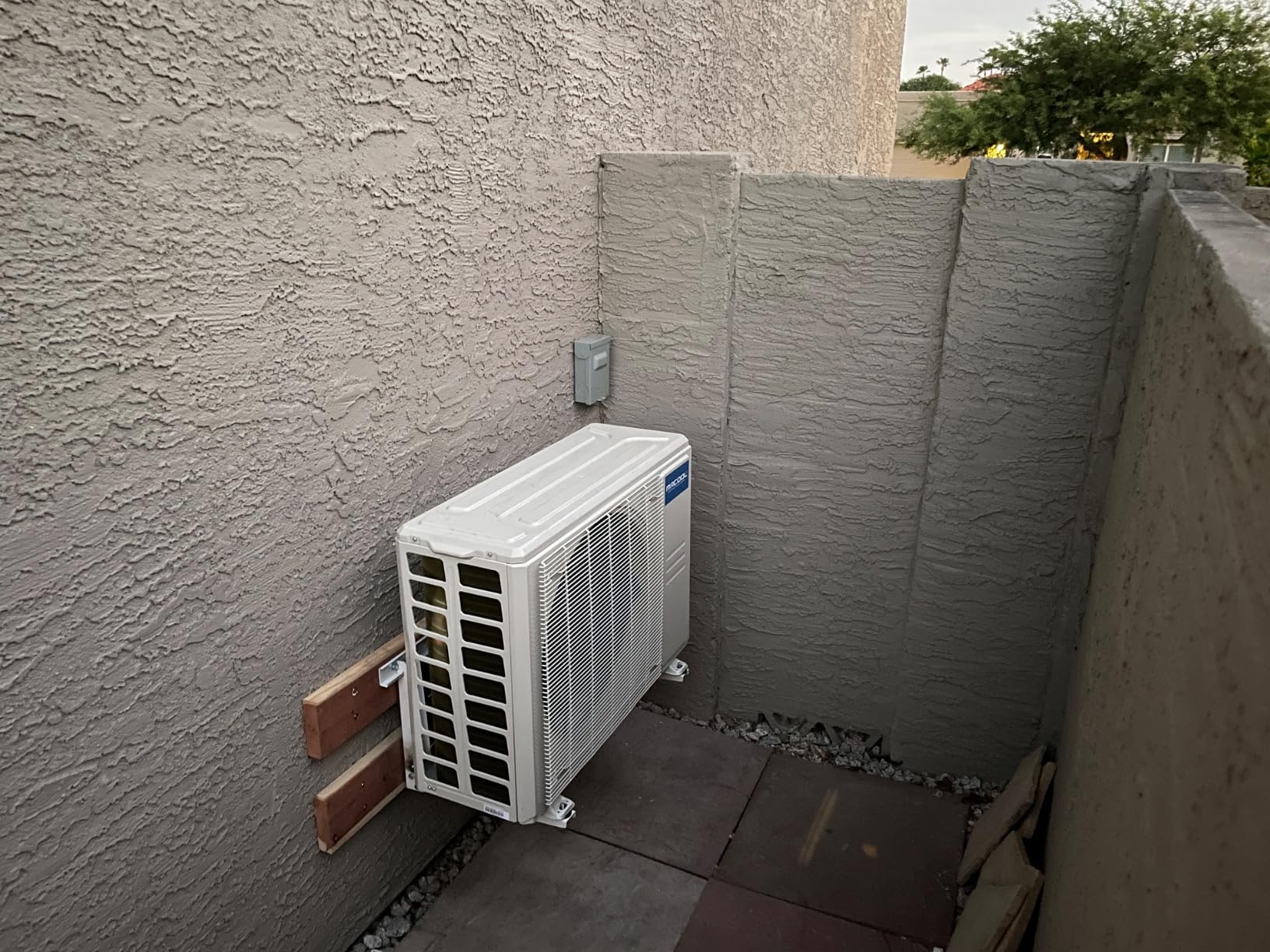MRCOOL 12000 BTU 115V Ductless Inverter Mini Split Air Conditioner & Heat Pump System, 5th Gen DIY - Wall-Mounted AC Unit w/ Heating and Cooling for Home, Office & Commercial Space customer photo 1