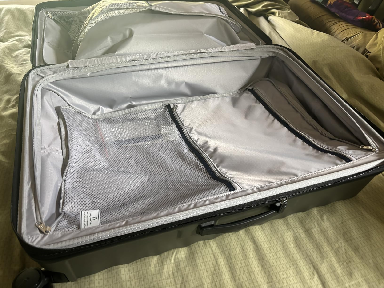 Travelpro Maxlite Air V2 Hardside Expandable Checked Luggage, 8 Spinner Wheels, Lightweight Hard Shell Suitcase, TSA lock, Slate Green, Checked Large 28-Inch customer photo 2