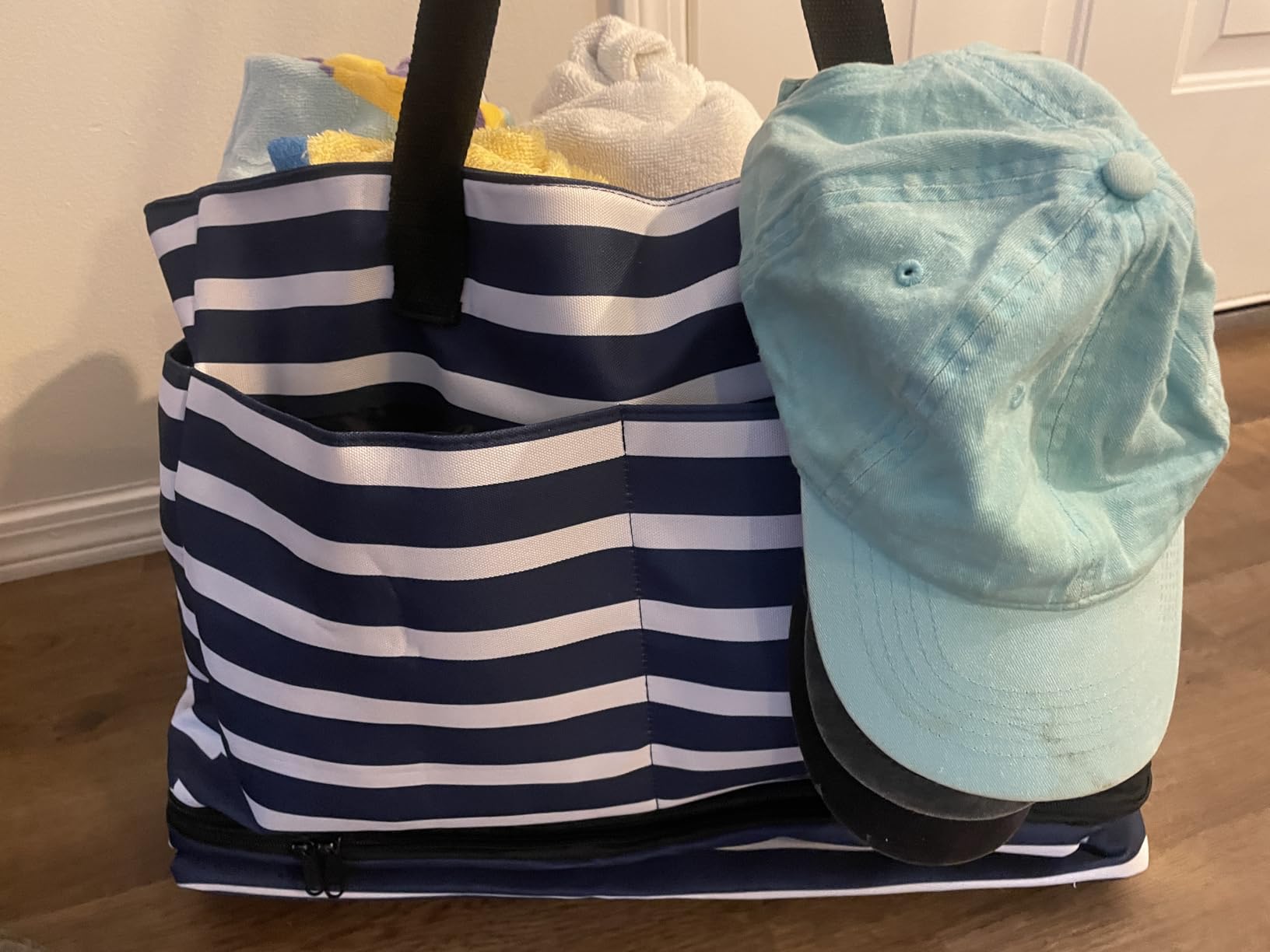 ISEYOU Beach Bag with Cooler, 49L Large Family Beach Tote with Zipper, Waterproof Sandproof Beach Bags for Women and Men customer photo 1