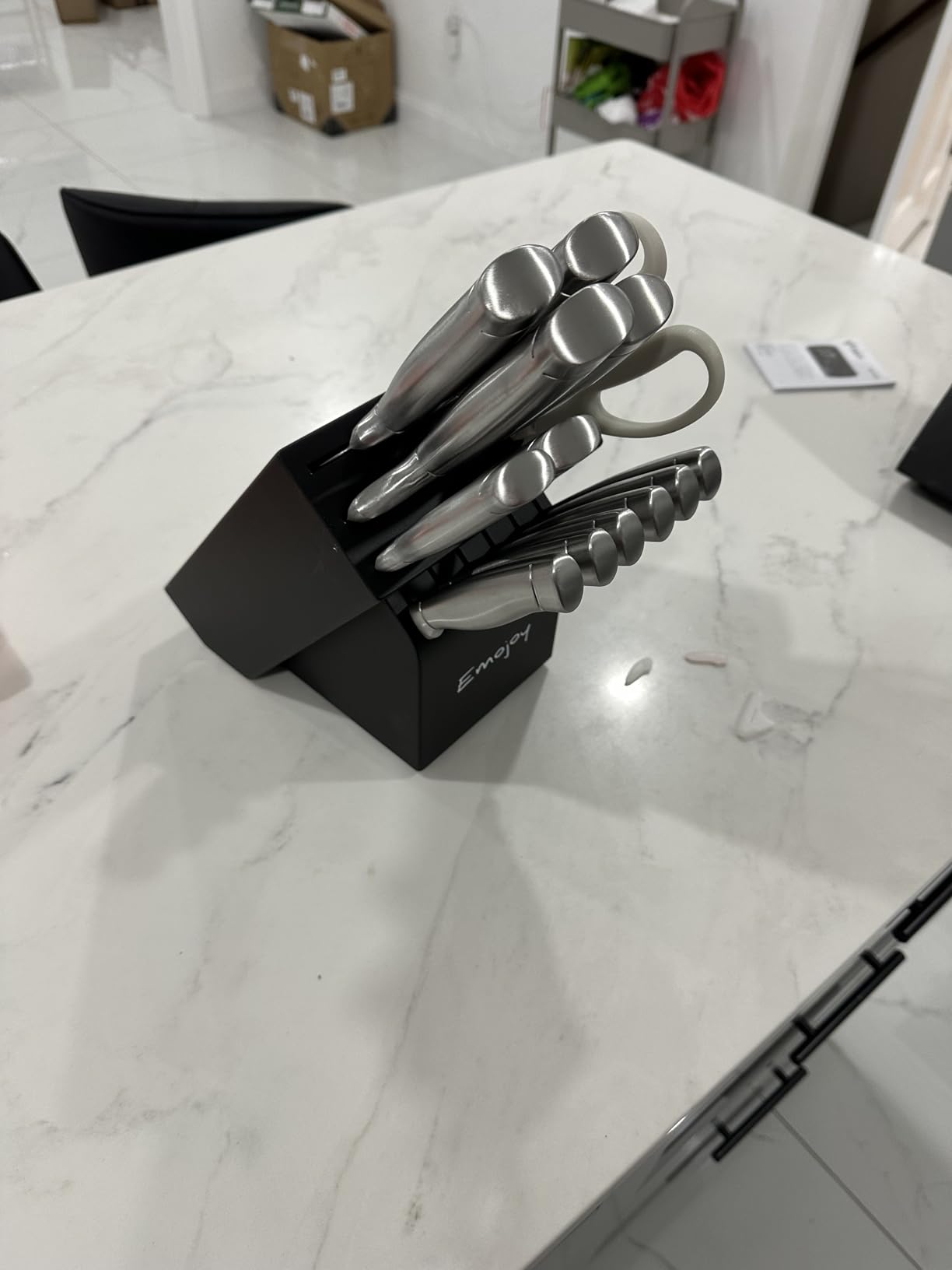 Emojoy 18-Pieces Kitchen Knife Set With Wooden Block, German Stainless Steel Knife Block Set With Built-In Sharpener, Professional Sharp Knives Set for Kitchen, White customer photo 1