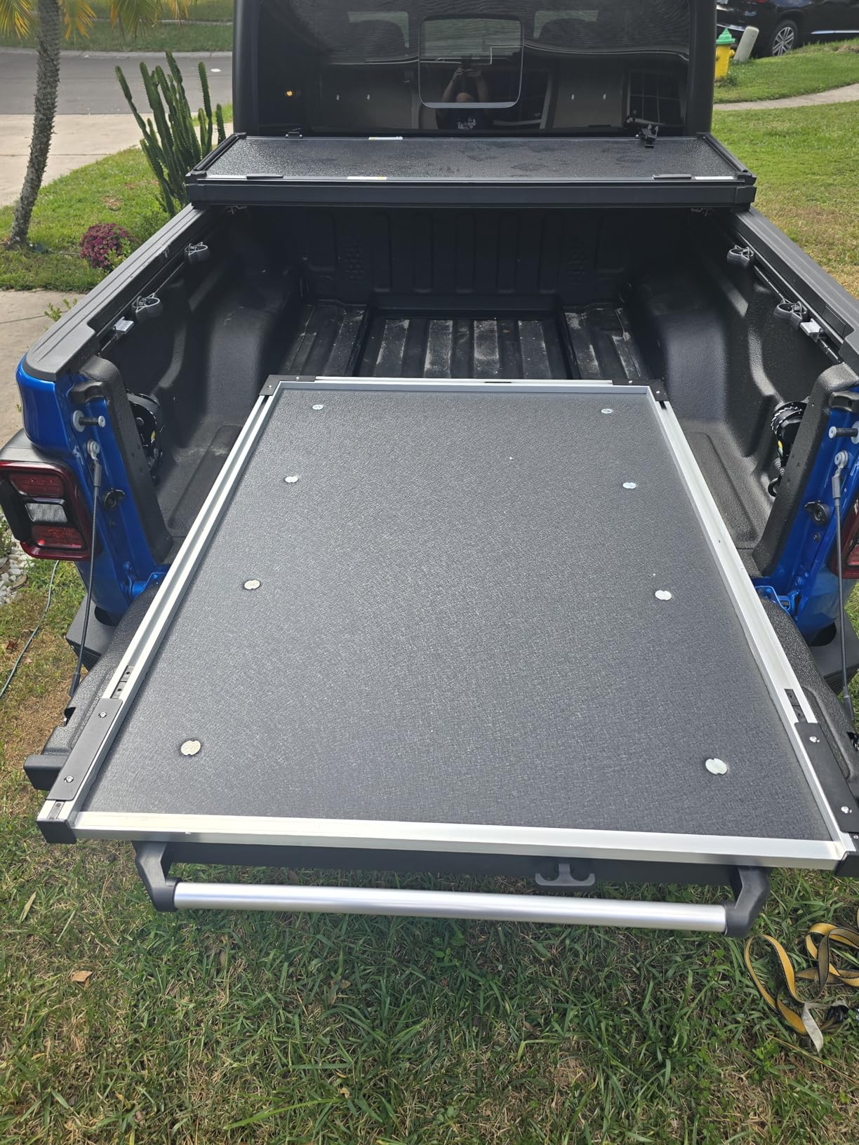 VEVOR Sliding Truck Bed Organizer, 65 x 48-Inch Heavy Duty Truck Bed Storage Drawer with 1000 lbs Capacity, Features 6 Movable Rings for Securing, 2-Postion Slide Out Tray for Pickup Trucks, Black customer photo 1
