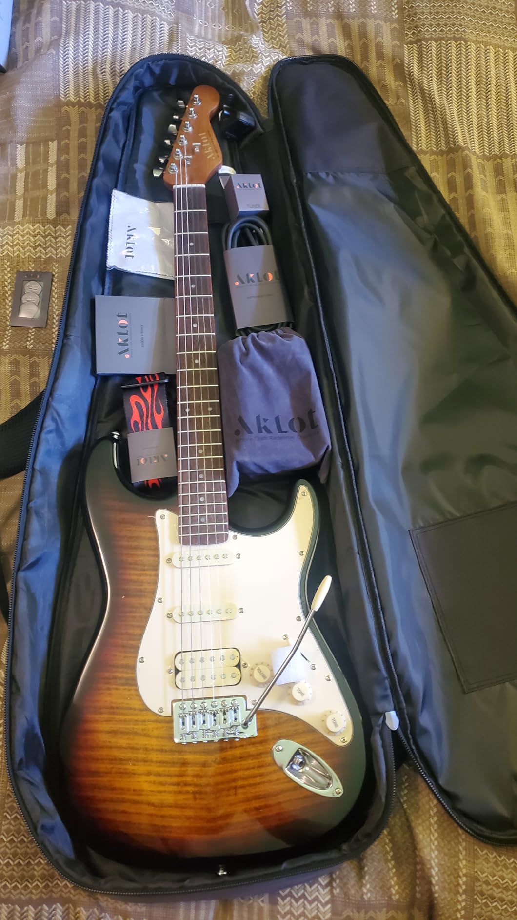 AKLOT Beginner Electric Guitar Kit: 10W Amp, Coil-Split HSS Pickups, Lesson Book, Roasted Maple Neck, Gig Bag, Tuner, Strap, Picks, Stryde Violet Venom customer photo 2