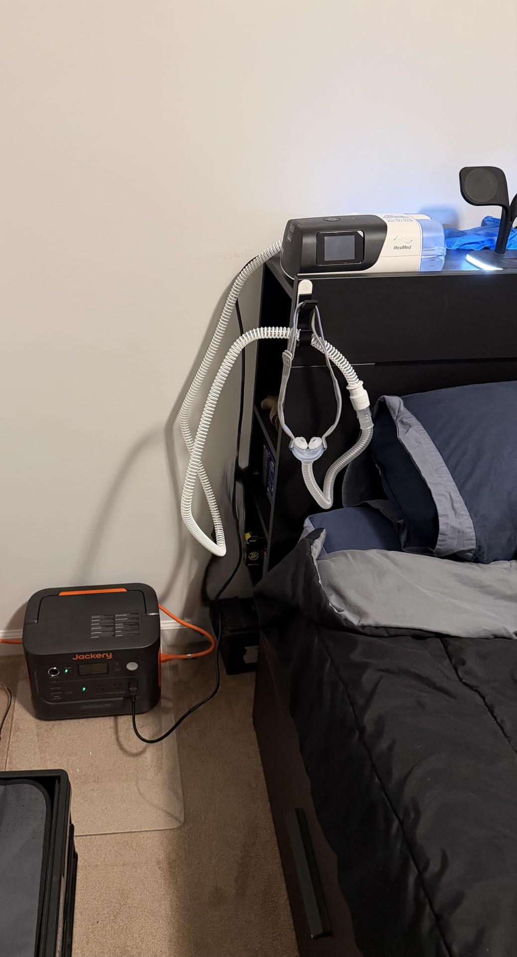 Jackery Solar Generator 1000 v2 with 100W Solar Panel, 1070Wh Portable Power Station LiFePO4 Battery, 1500W AC/100W USB-C Output, 1Hr Fast Charge for Outdoor, Off-Grid Living, RV, Emergency customer photo 1