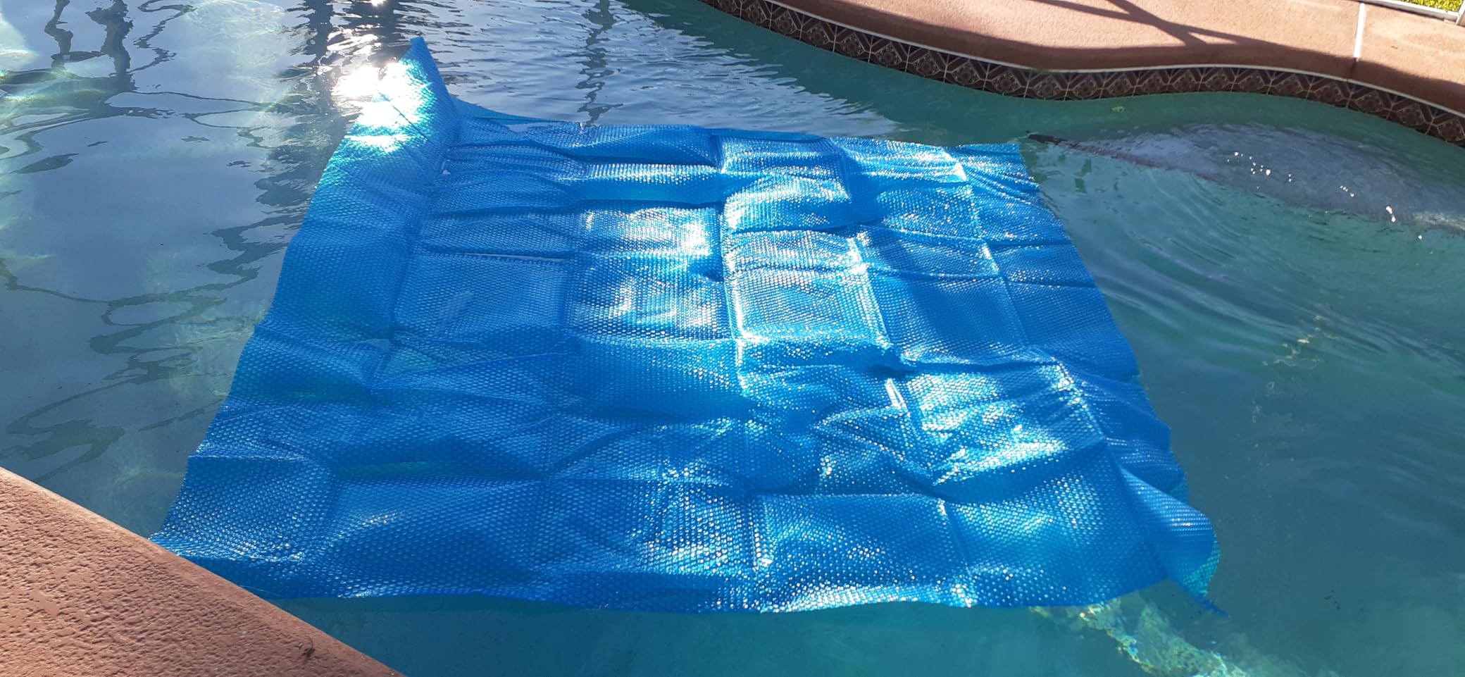 UIRWAY 12 ft Round Solar Pool Cover - Upgraded Heavy Duty Bubble Blanket with Thermal Bubbles, Heat Retention & UV Resistant Energy Saving Solar Pool Blanket for Above Ground & Inground Pools (Blue) customer photo 2