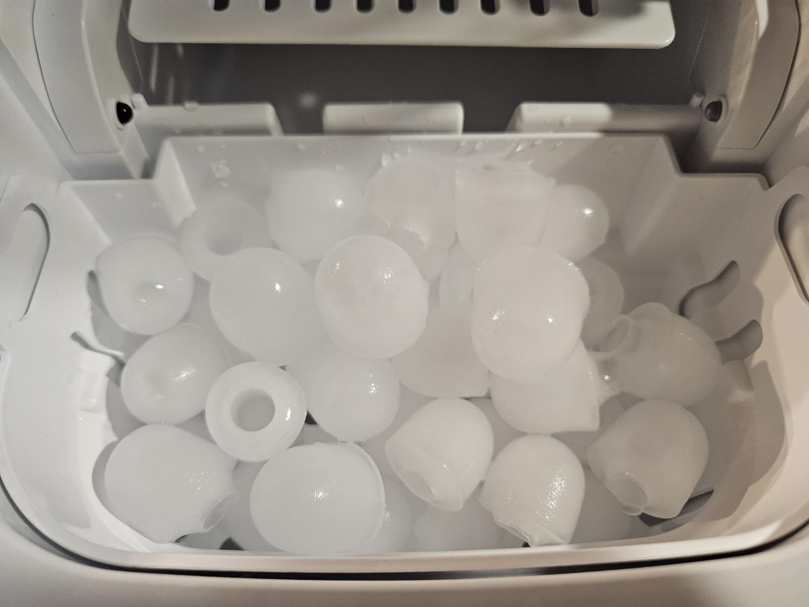 Antarctic Star Countertop Ice Maker Machine, 8 Ice Cubes in 6 mins, 26lb/Day Ice with 2 Sizes- Portable Mini, Energy Saving & Basket/Scoop for Home/Party/Travel/Camping/Bar, Dark Black customer photo 2