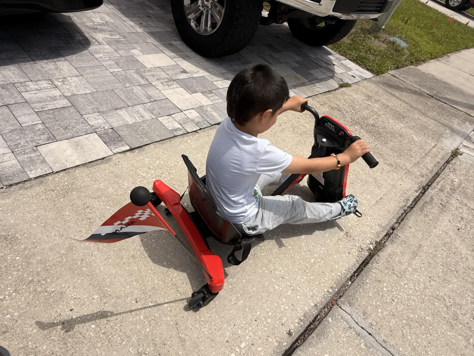ELEMARA Drift Kart with Stepless Speed, 12V Drifting Go Karts for Kids with Adjustable Seat, 5 MPH Kids Go Kart with Music, Bluetooth, Light, Pennant, for Kid Age 6-14, Blue customer photo 1