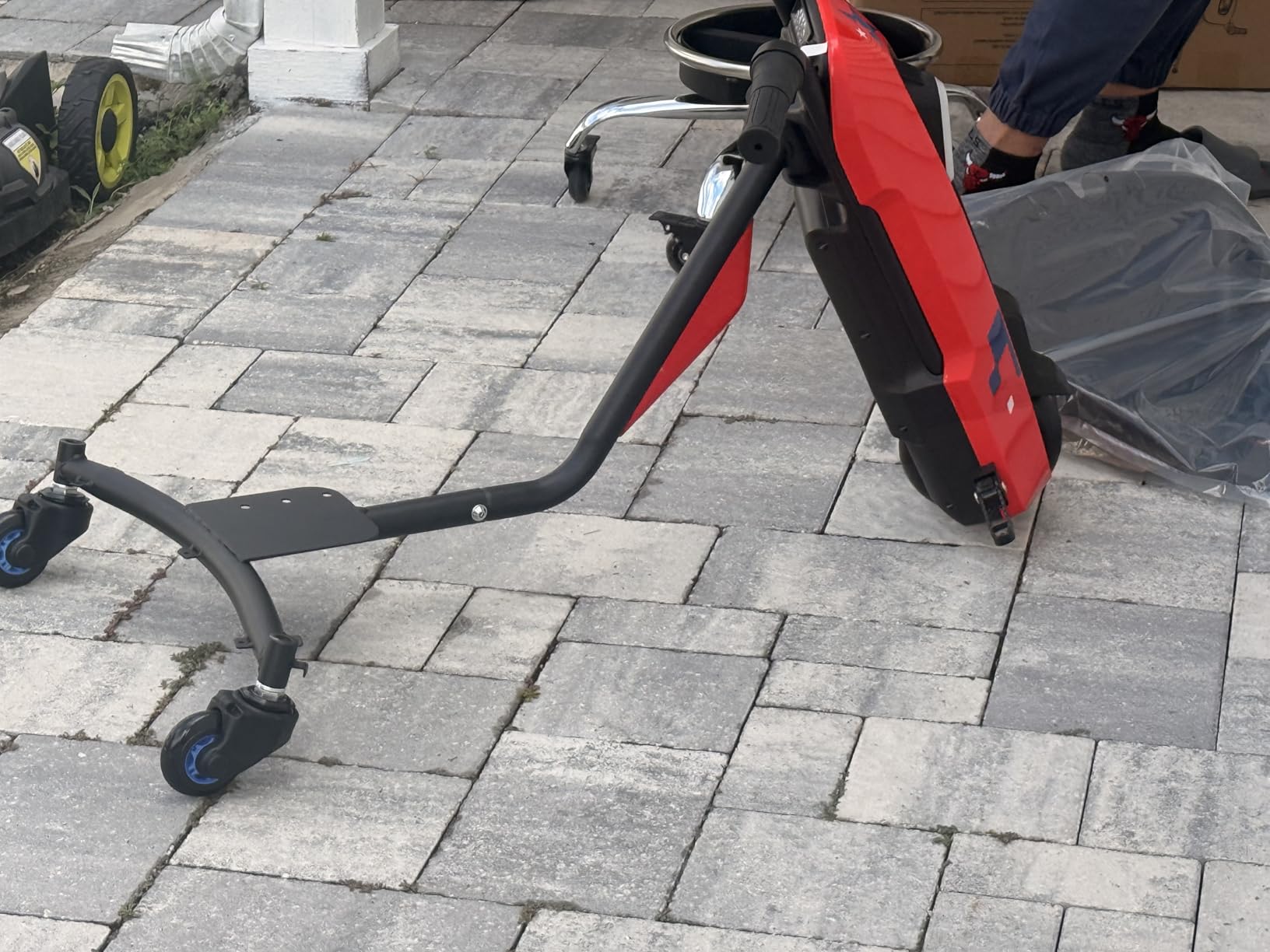 ELEMARA Drift Kart with Stepless Speed, 12V Drifting Go Karts for Kids with Adjustable Seat, 5 MPH Kids Go Kart with Music, Bluetooth, Light, Pennant, for Kid Age 6-14, Blue customer photo 2