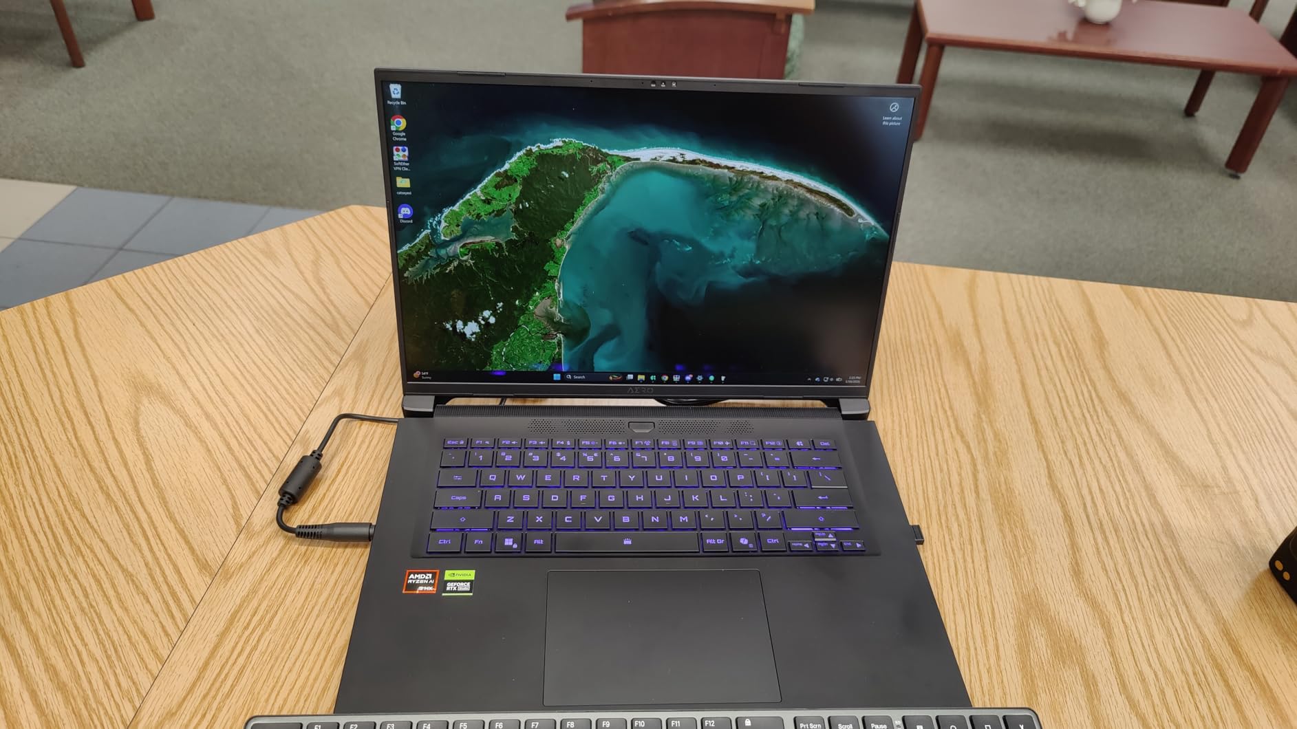 GIGABYTE AERO X16, Copilot+ PC - 165Hz 2560x1600 WQXGA - NVIDIA GeForce RTX 5070 - AMD Ryzen AI 9 HX 370-1TB SSD with 32GB DDR5 RAM - Windows 11 Home - Space Gray - 2WHA3USC64AH customer photo 1