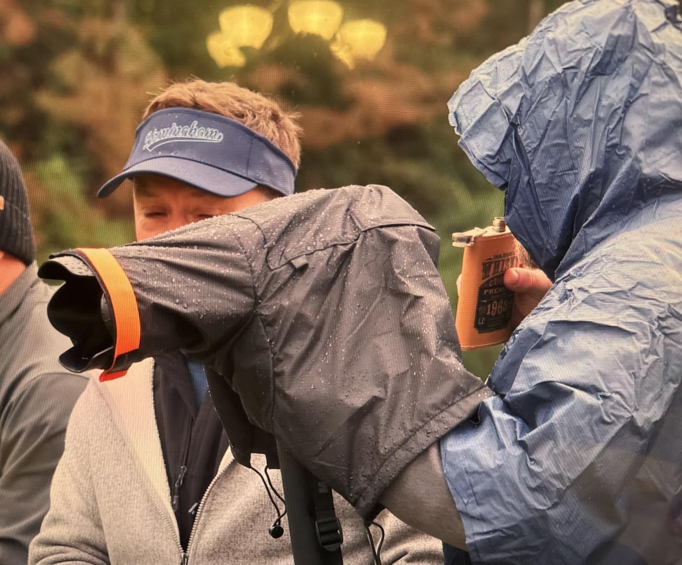 K&F CONCEPT Camera Rain Cover, Waterproof Camera Cover for Nikon Canon Sony | Anti-Fog Window, Waterproof Zipper, Secure & Non-Slip Hold, DSLR/Mirrorless & Lenses Compatible, Raincoat Design, BR01 customer photo 1