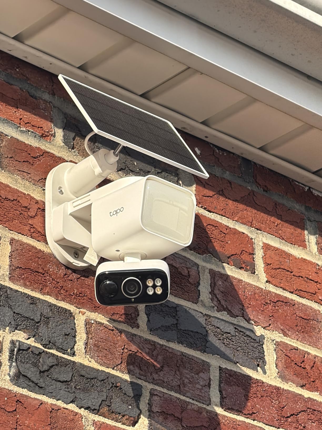 Tapo 2K Outdoor Pan/Tilt Wireless Floodlight Security Camera - Battery Power with Solar, 360° AI Motion Tracking, Person/Vehicle Detection, Subscription-Free Local Storage or Optional Cloud, C615F KIT customer photo 2