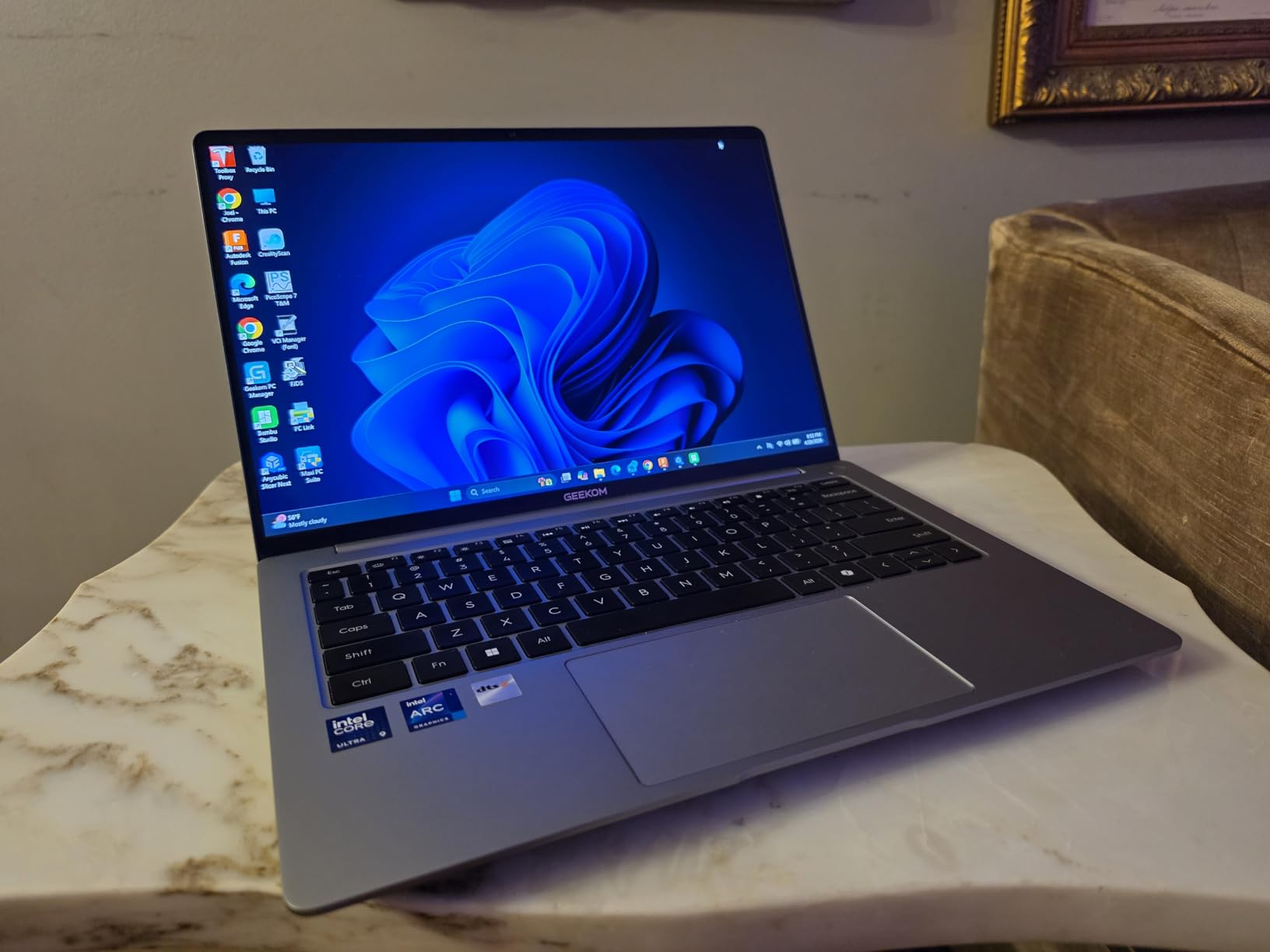 GEEKOM GeekBook X14 Pro Laptop, 2.2lbs Ultra Thin 14