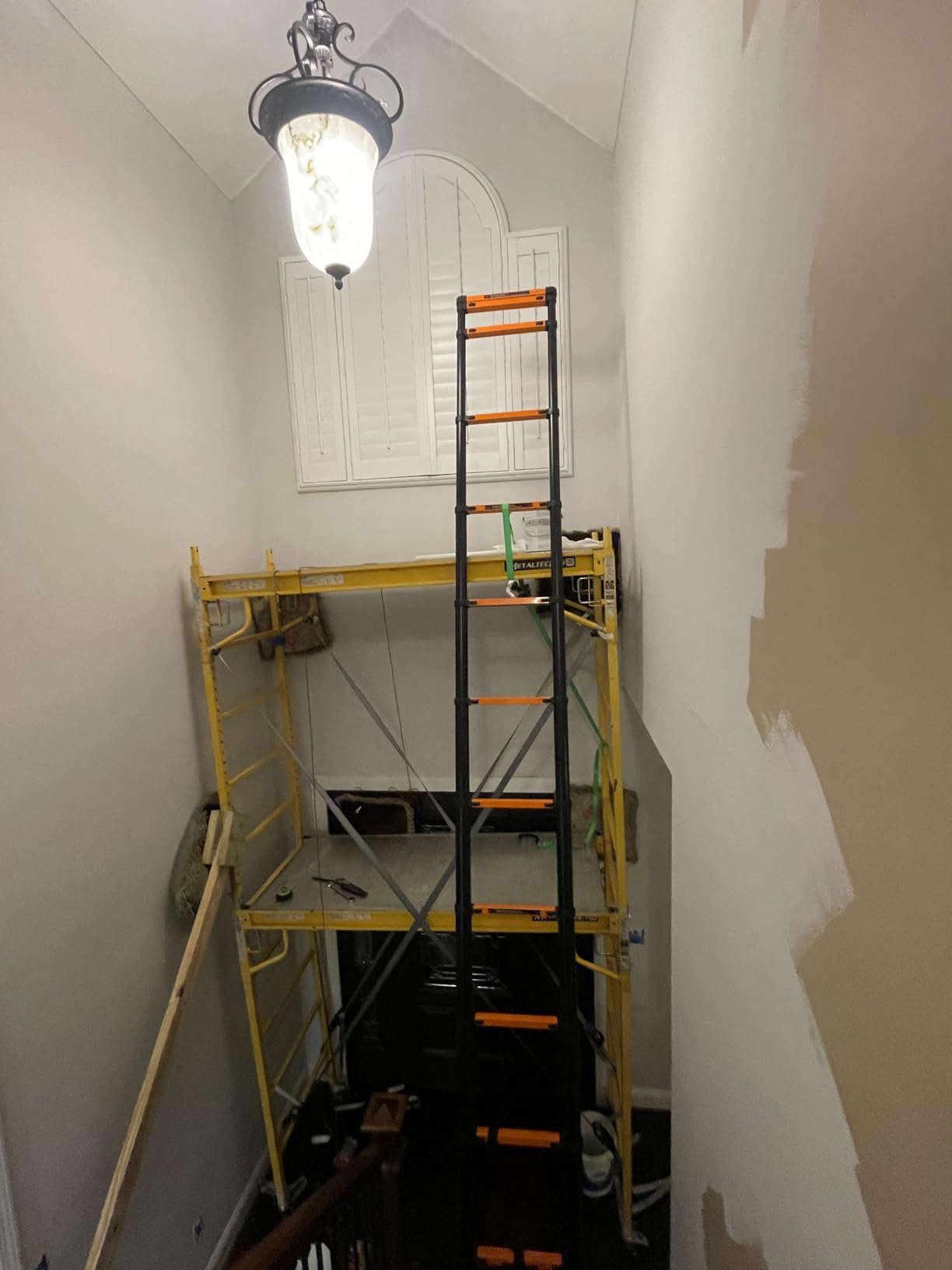 SINMEIRUN Telescoping Ladder, 16.5 FT, A Frame, Aluminum Extension Ladder, 330 lbs Capacity, Collapsible Multi-Purpose Ladder for Home, Roof and RV; Orange customer photo 1