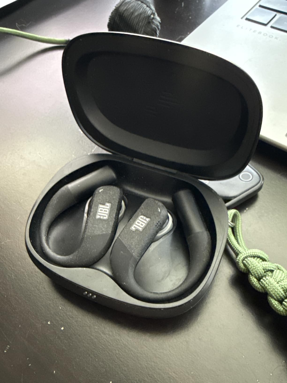 JBL Endurance Peak 4 - True Wireless Noise Cancelling Sport Earbuds, Up to 48Hrs Total Playback, Water & dust Proof (IP68), Secure fit with TwistLock Design, 6 mics for Perfect Calls (Black/Grey) customer photo 1