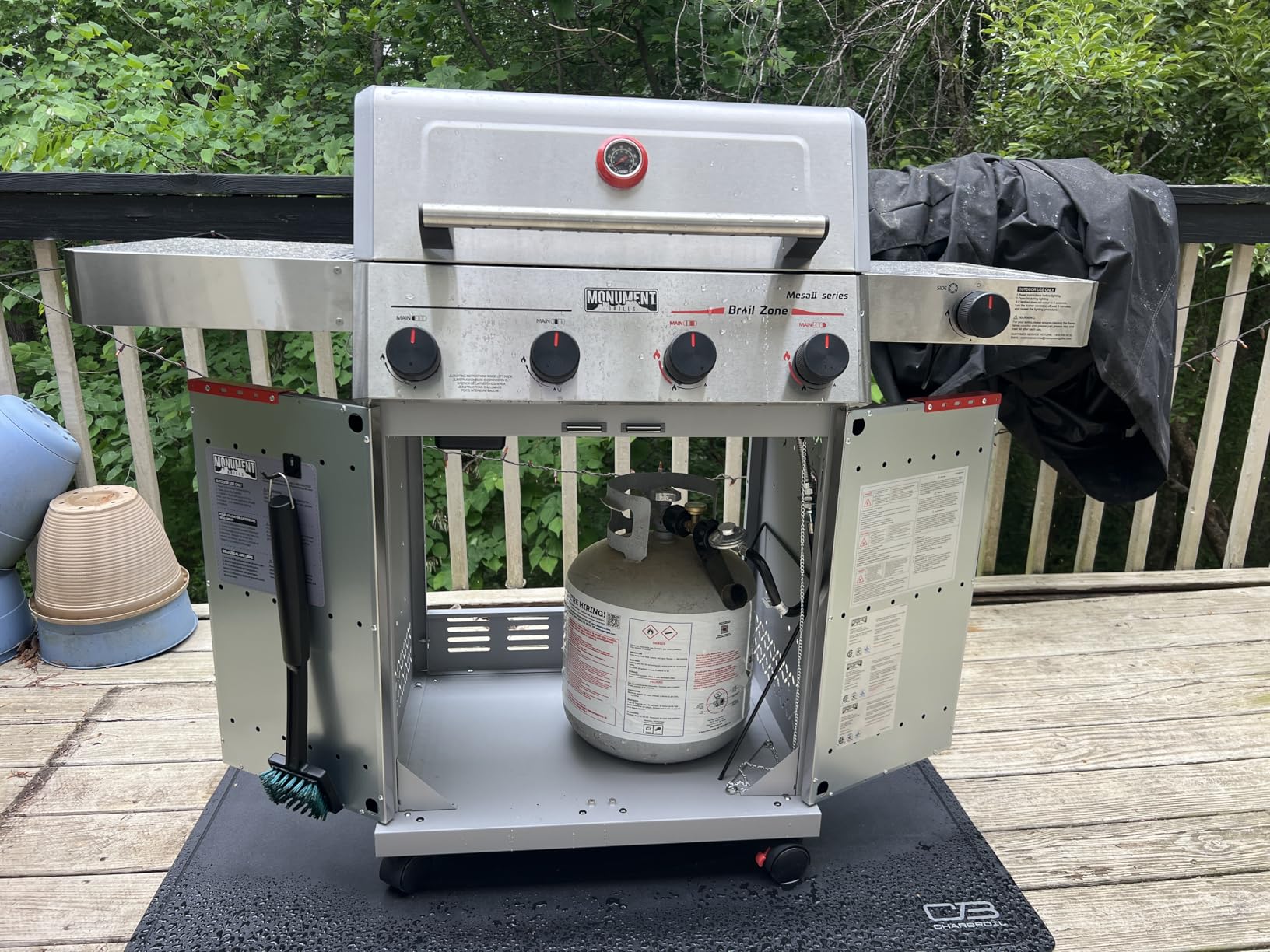 Monument Grills 4+1 Burner Stainless Steel 525 sq.in Propane Gas Grill, 49,000 BTU, Mesa II 415BZ with Broil Zone, Side Burner, Foldable Side Shelf customer photo 1