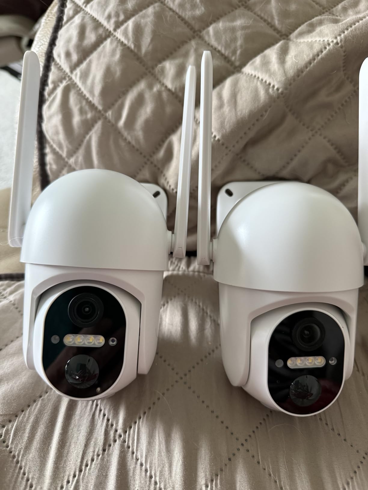 ELYSOO 4G LTE Cellular Security Camera, 2 Pack Solar Powered Outdoor Cameras No WiFi Needed for Farm&Ranch, 360° View, 2K Night Vision, Built in SIM Card(Support Verizon/AT&T/T-Mobile) - White customer photo 2