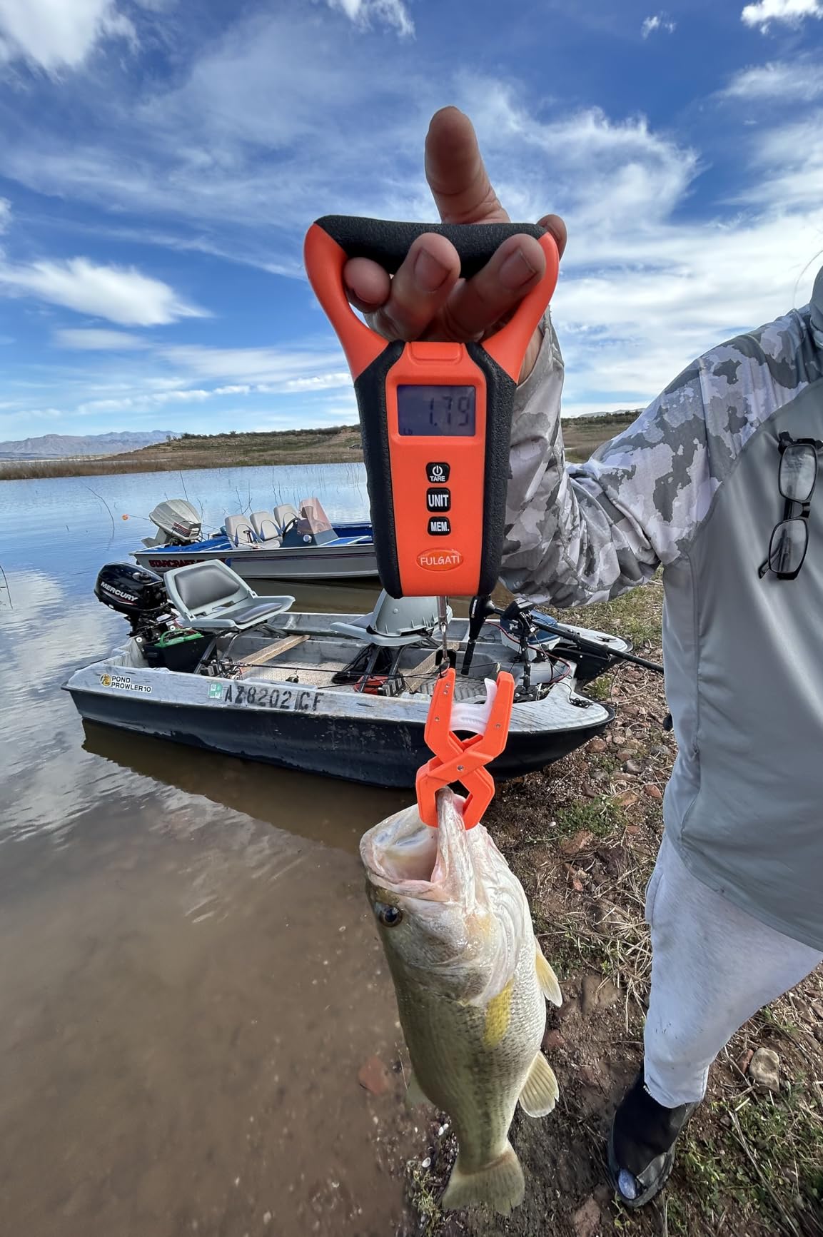 Fish Scale Floating Waterproof Digital Fishing Scale with Lip Grip, Replaceable Hook, LCD Display, 110lb Capacity, Auto Hold, Multiple Units(LB/OZ/KG), Included Measuring Tape - Ideal for Anglers customer photo 1