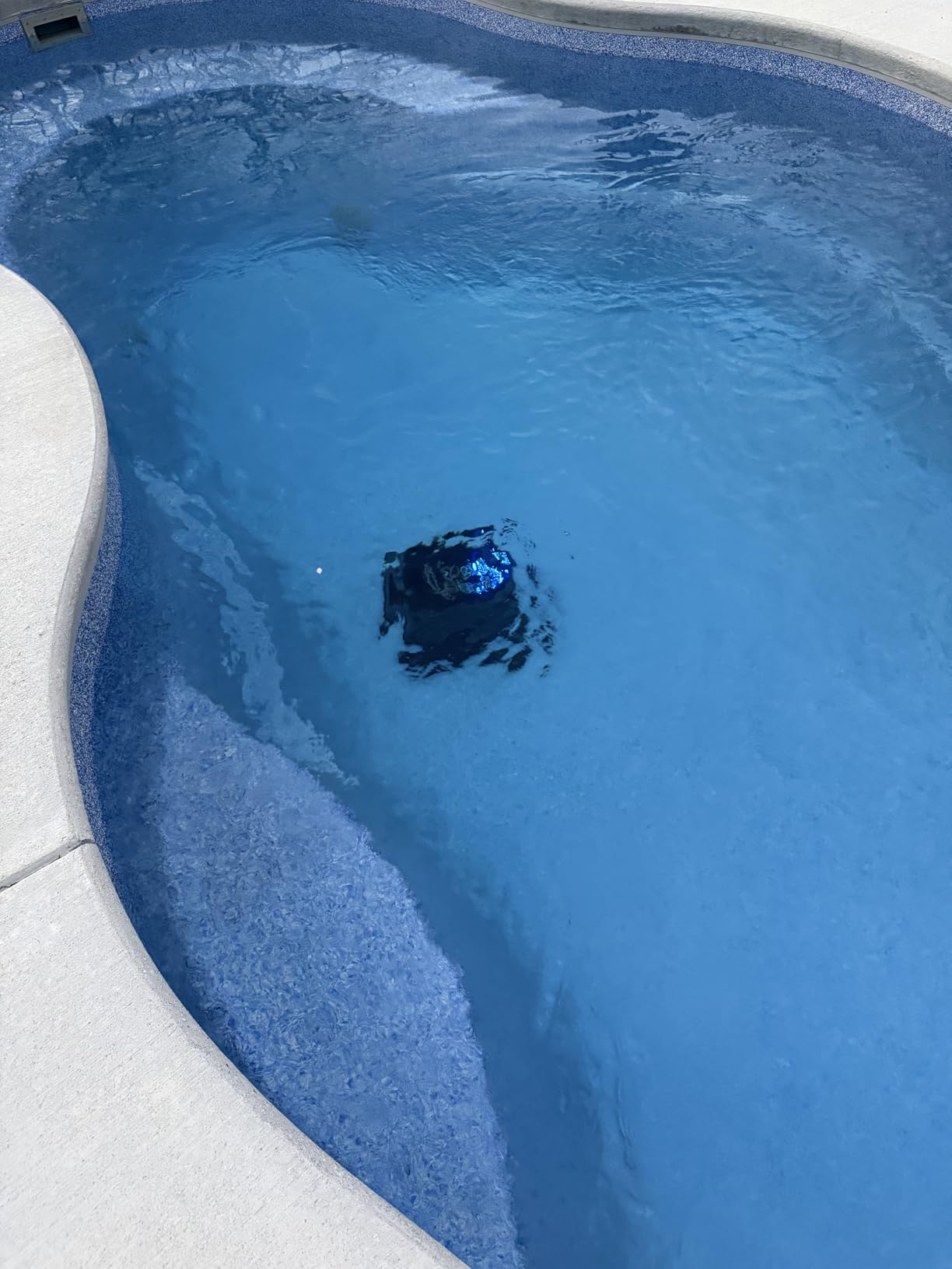 AIPER Scuba V3 AI Vision Cordless Robotic Pool Cleaner, Include Wireless Charging Dock, Smart Waterline Parking & Featherlight Design, Micromesh Multi-Layer Filtration, Grey customer photo 2