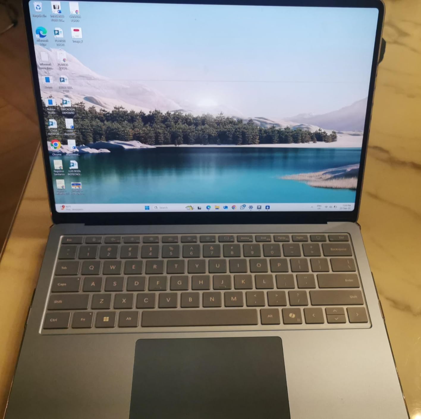 Microsoft Surface Laptop, Windows 11 Copilot+ PC, 13.8