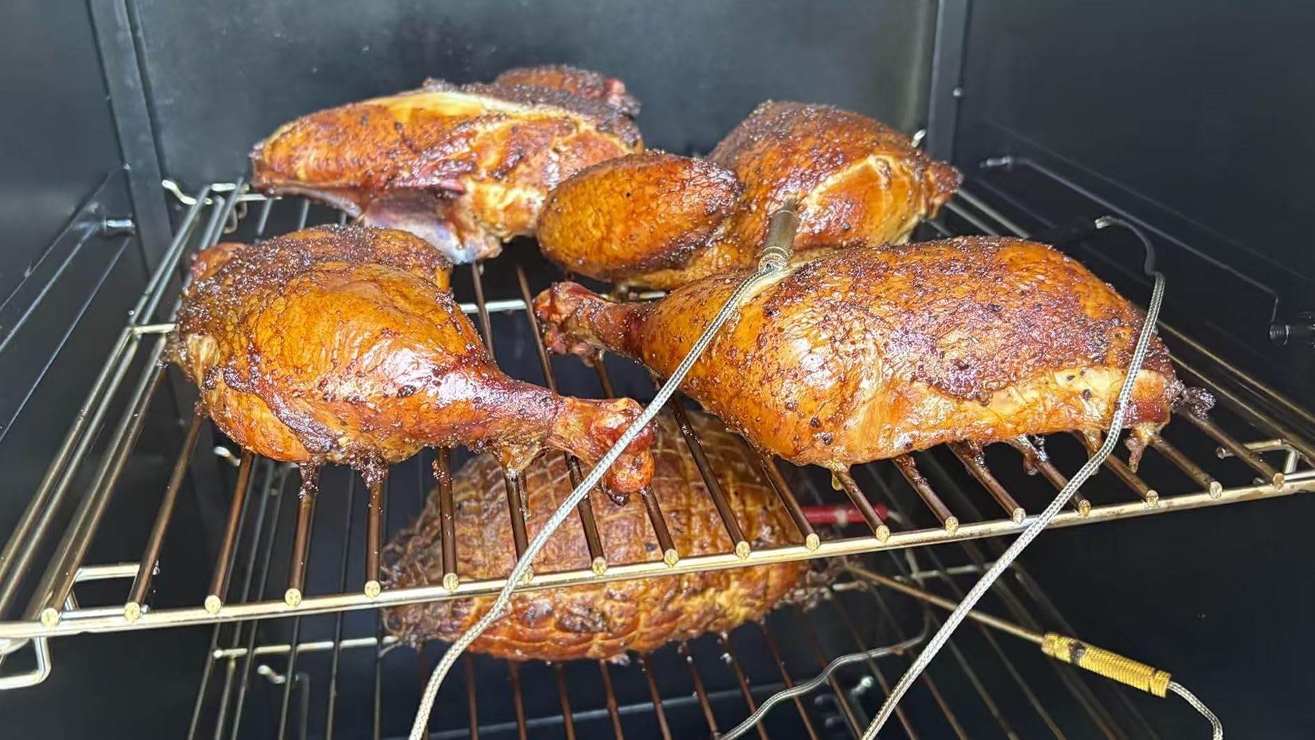 Pellet Smoker with Cover, Electric Wood Pellet Smoker Grill With Meat Probe and Hook, 616 Sq in Cooking Area LED Display Temperature Control, Outdoor Cooking, Patio, Garden Barbecue customer photo 1