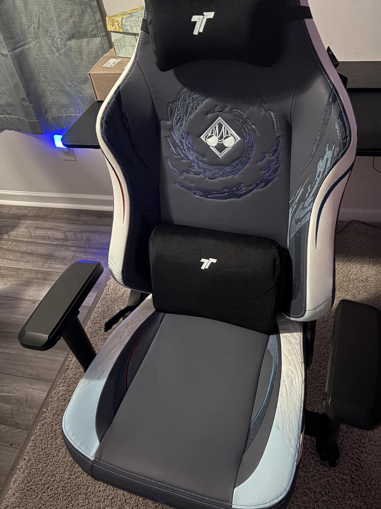 TTRACING Maxx Ergonomic Gaming Chair - Big and Tall PC Computer Desk Chair for Adults, 440 lbs Heavy Duty Aluminum Base, 4D Armrests, 155 Degree Recline, PU Faux Leather and Velour, Royal Black customer photo 1