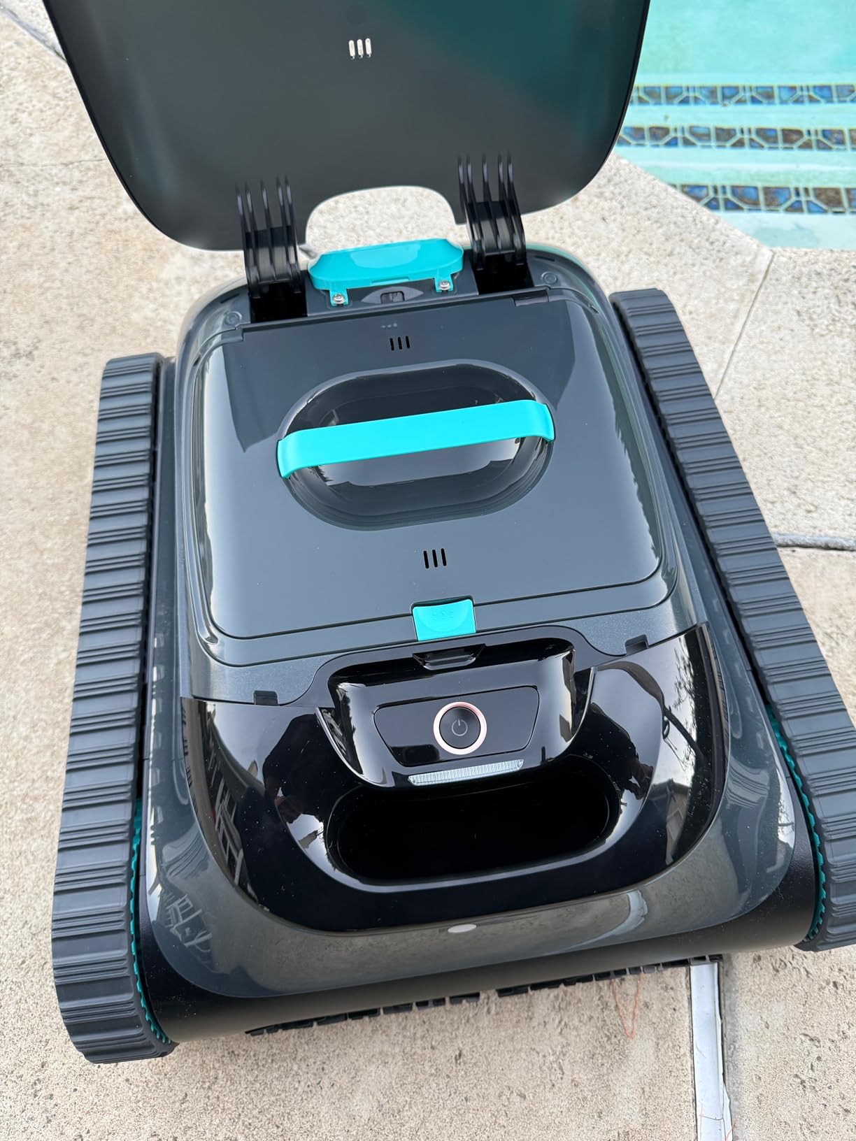 (2026 Upgrade) Aiper Scuba S1 Robotic Pool Cleaner, Weekly Custom Cleaning Plan, 270 Min Runtime, Over-the-Waterline Scrubbing, Smarter Navigation with 11 High-Precision Sensors, App Support-Gray customer photo 1