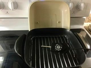 Presto 06620 11-Inch Electric Skillet, Black/White customer photo 1