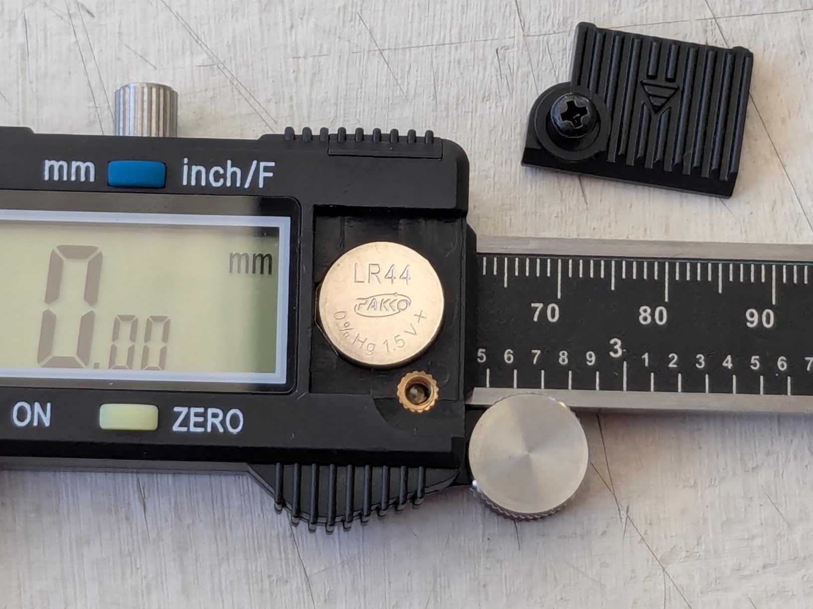 NEIKO 01407A Electronic Digital Caliper Measuring Tool, 0-6 Inches Stainless Steel Construction with Large LCD Screen, Quick Change Button for Inch/Fraction/Millimeter Conversions customer photo 2