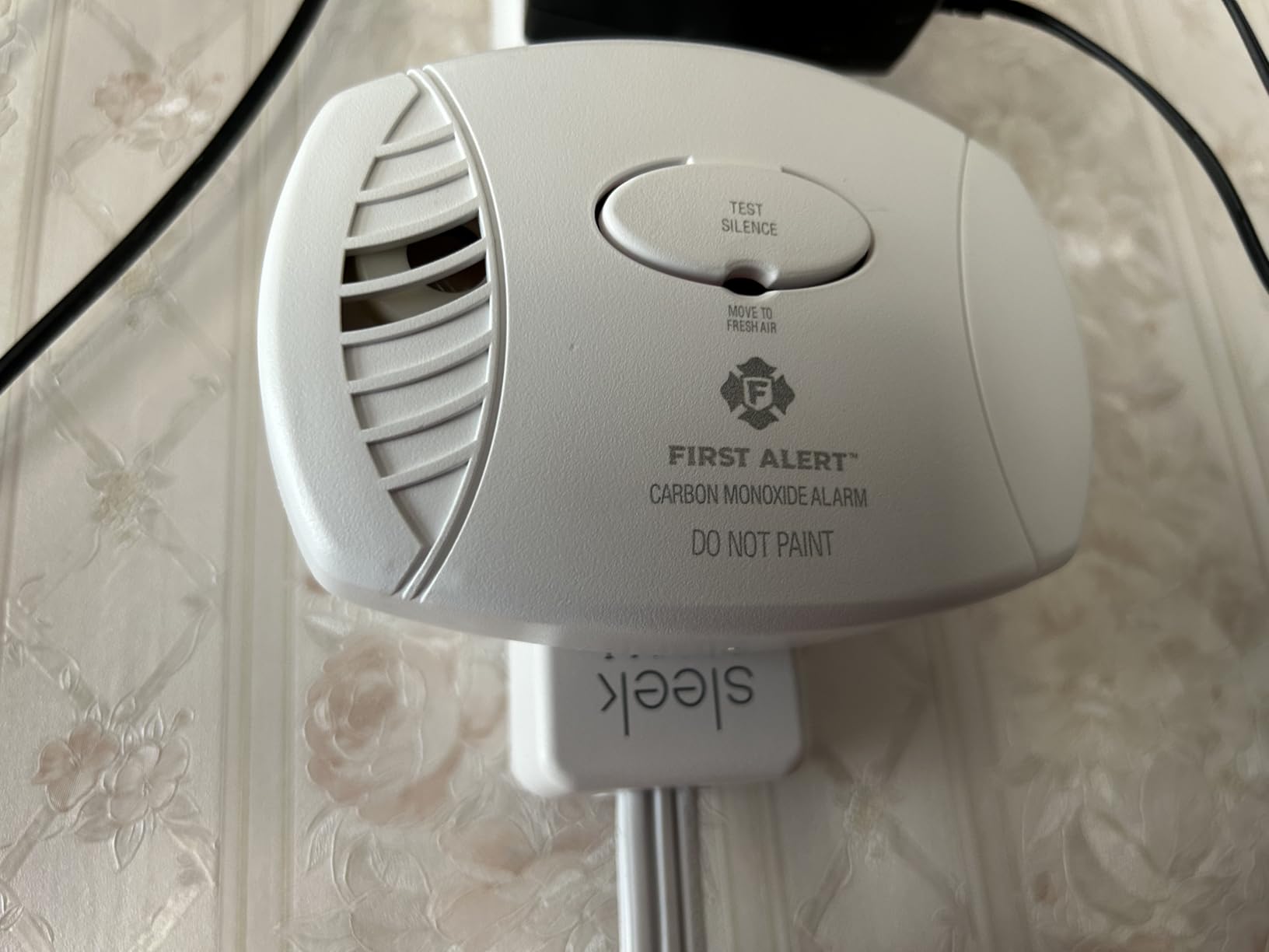 First Alert Carbon Monoxide Detector, Plug-In Alarm with Battery Backup, CO606, White, 1-Pack customer photo 1