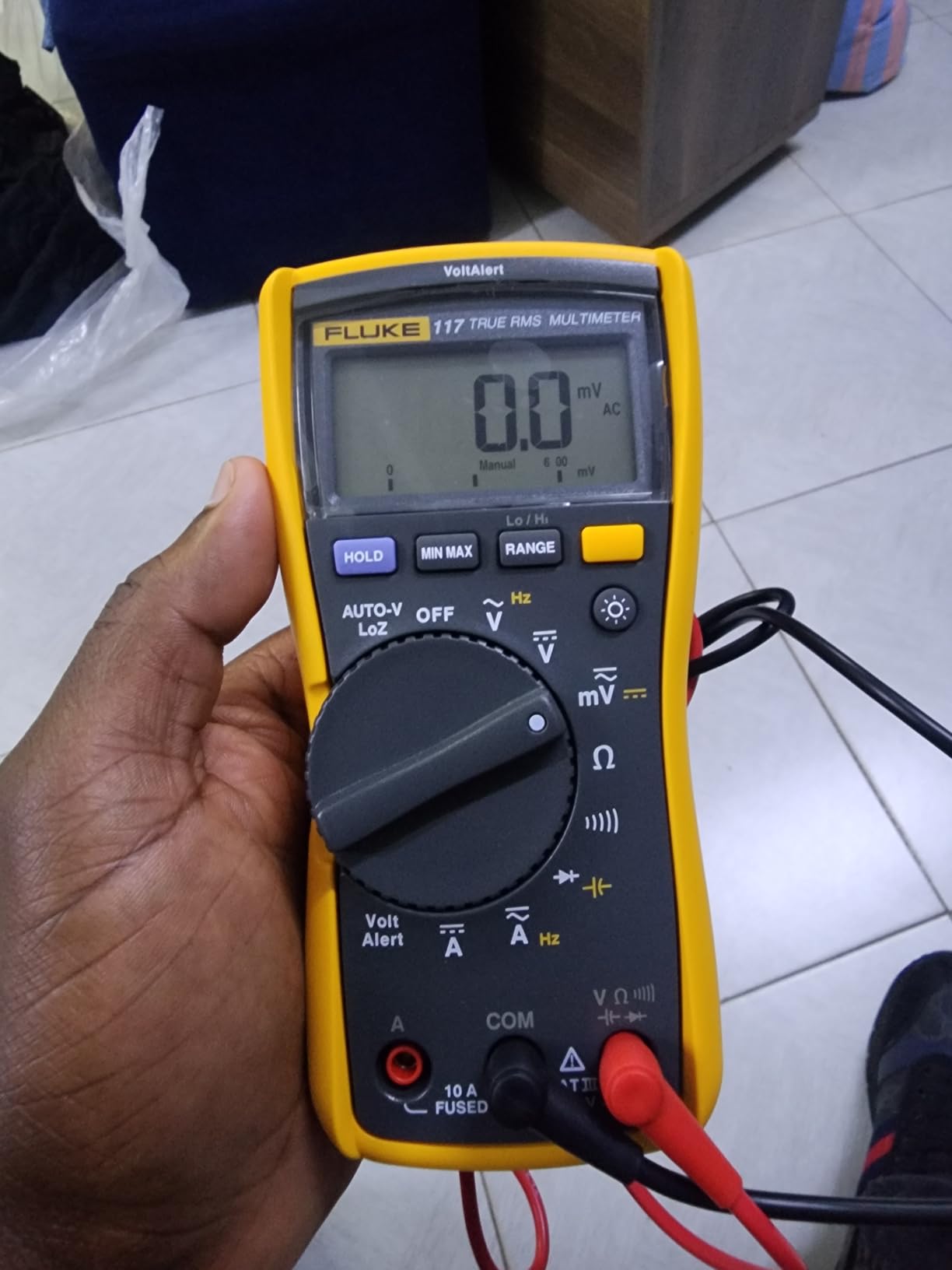 Fluke 117 Digital Multimeter, Non-Contact AC Voltage Detection, Measures Resistance/Continuity/Frequency/Capacitance/Min Max Average, Automatic AC/DC Selection, Low Impedance Mode customer photo 2